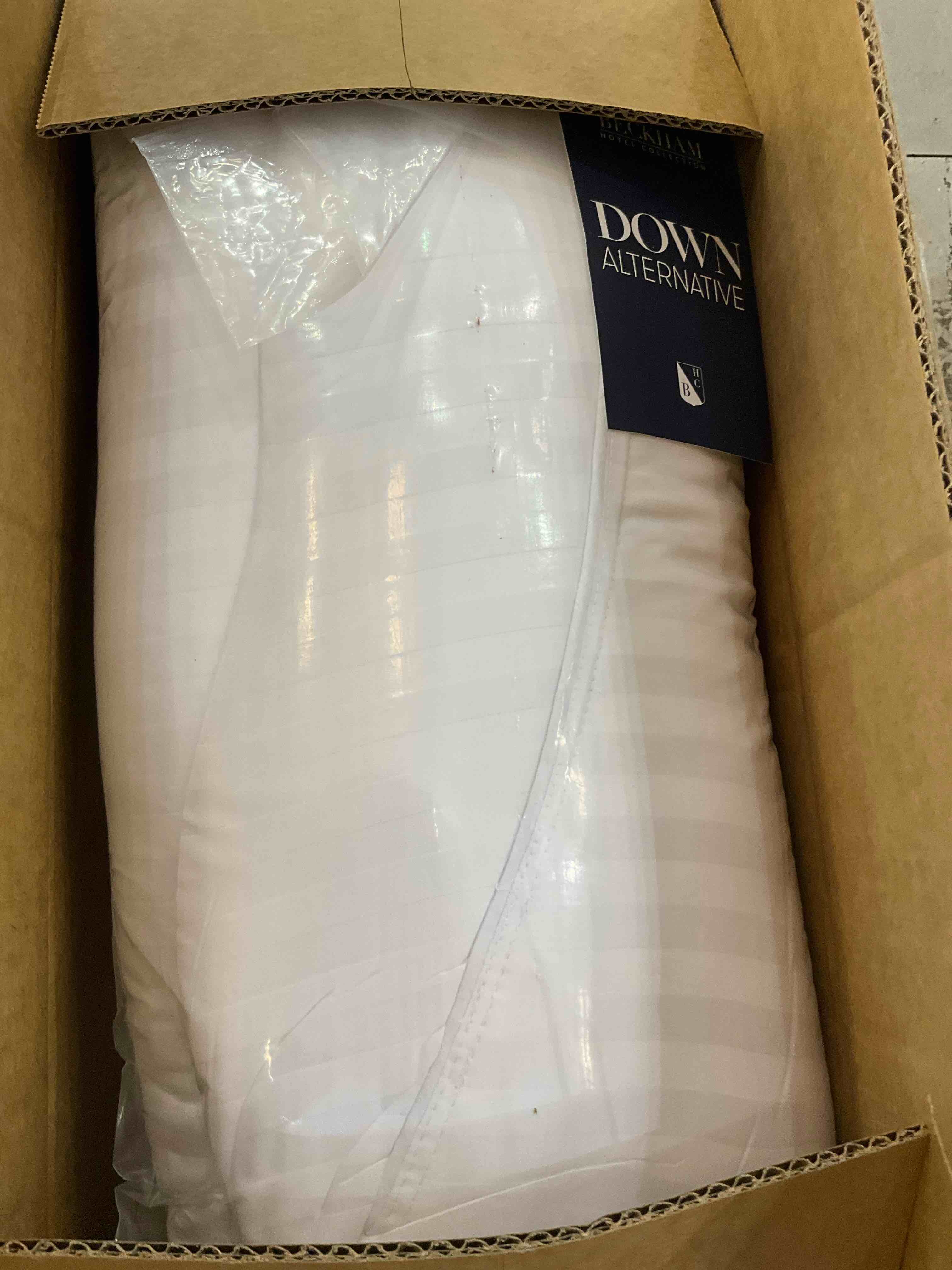 https://s3.amazonaws.com/lotting-images-prod/BargainHunt/EXS01566269_1716224878096.jpeg