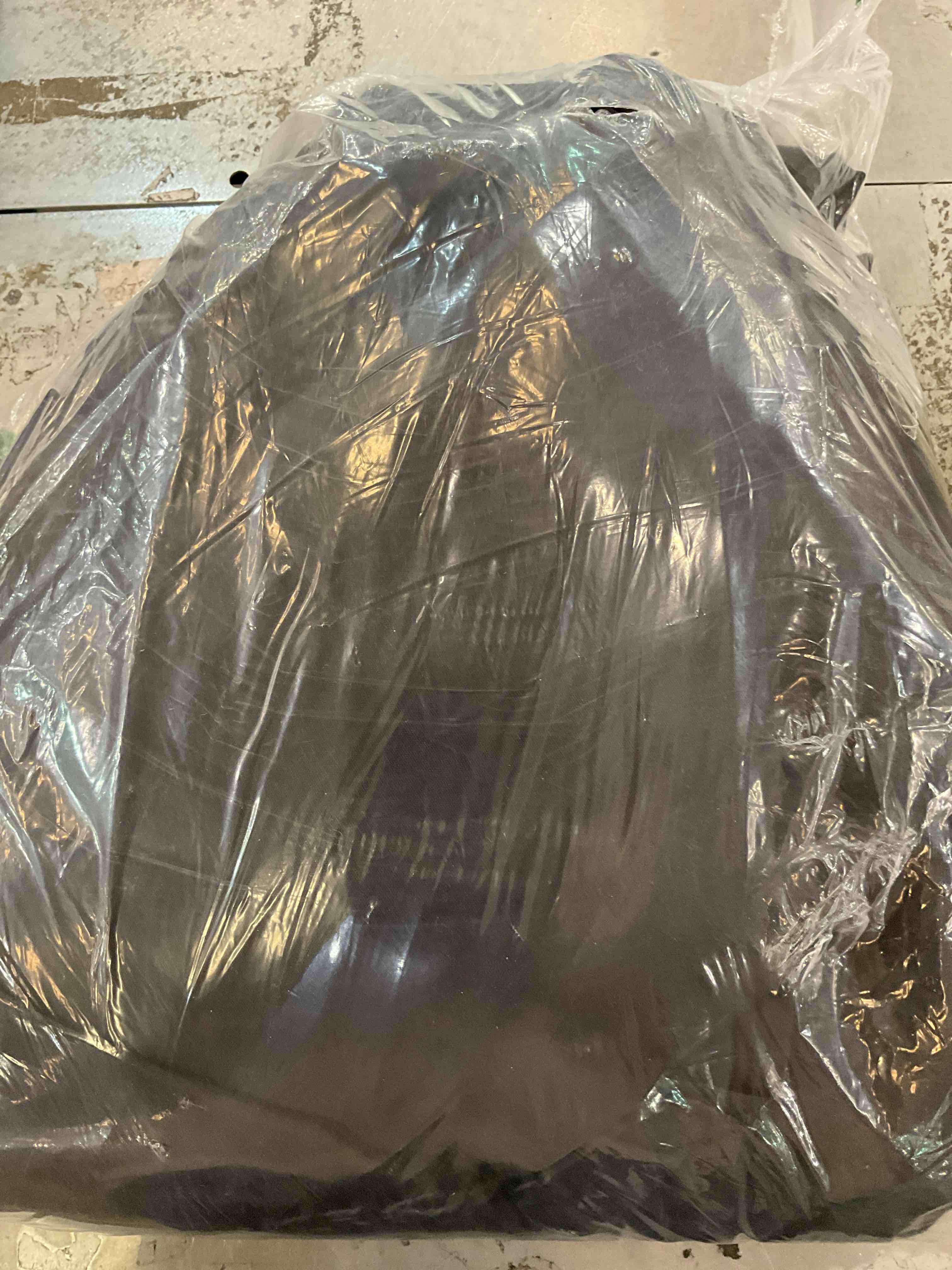 https://s3.amazonaws.com/lotting-images-prod/BargainHunt/EXS01566289_1716226886991.jpeg