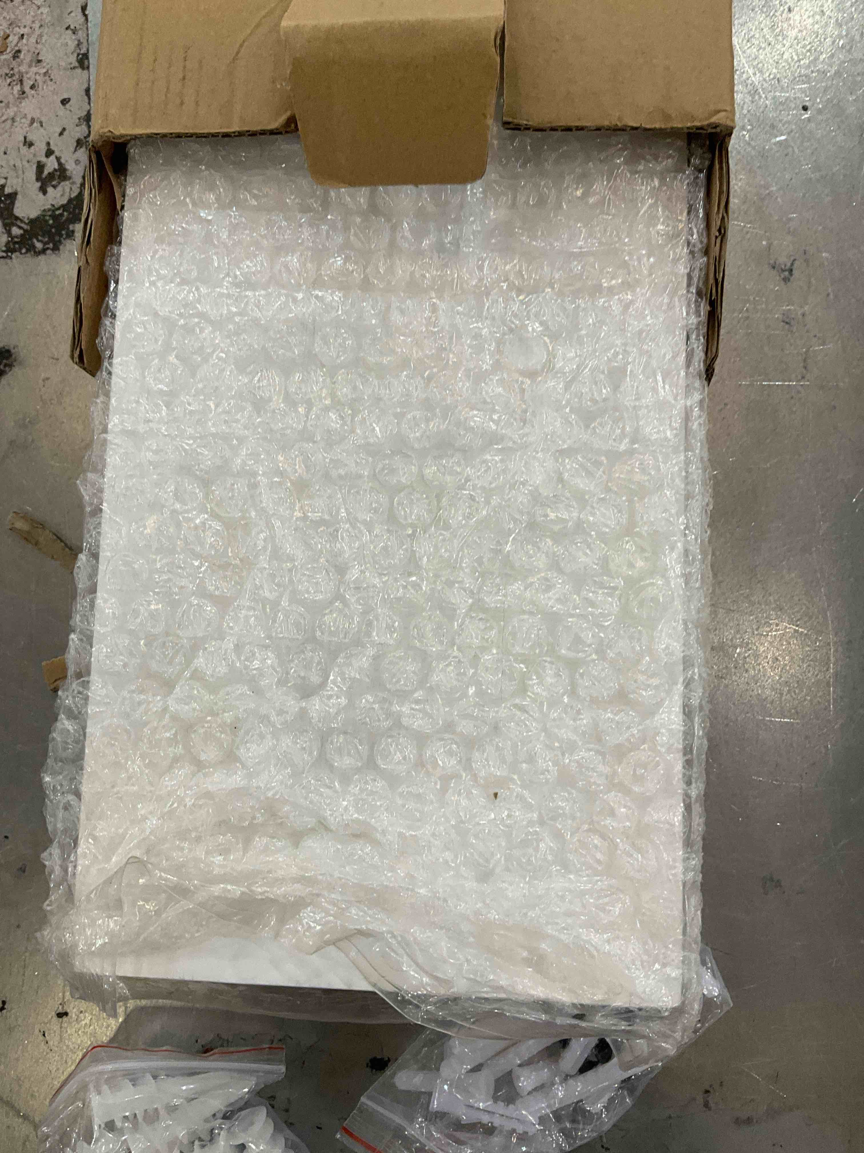 https://s3.amazonaws.com/lotting-images-prod/BargainHunt/EXS01566383_1716304151239.jpeg
