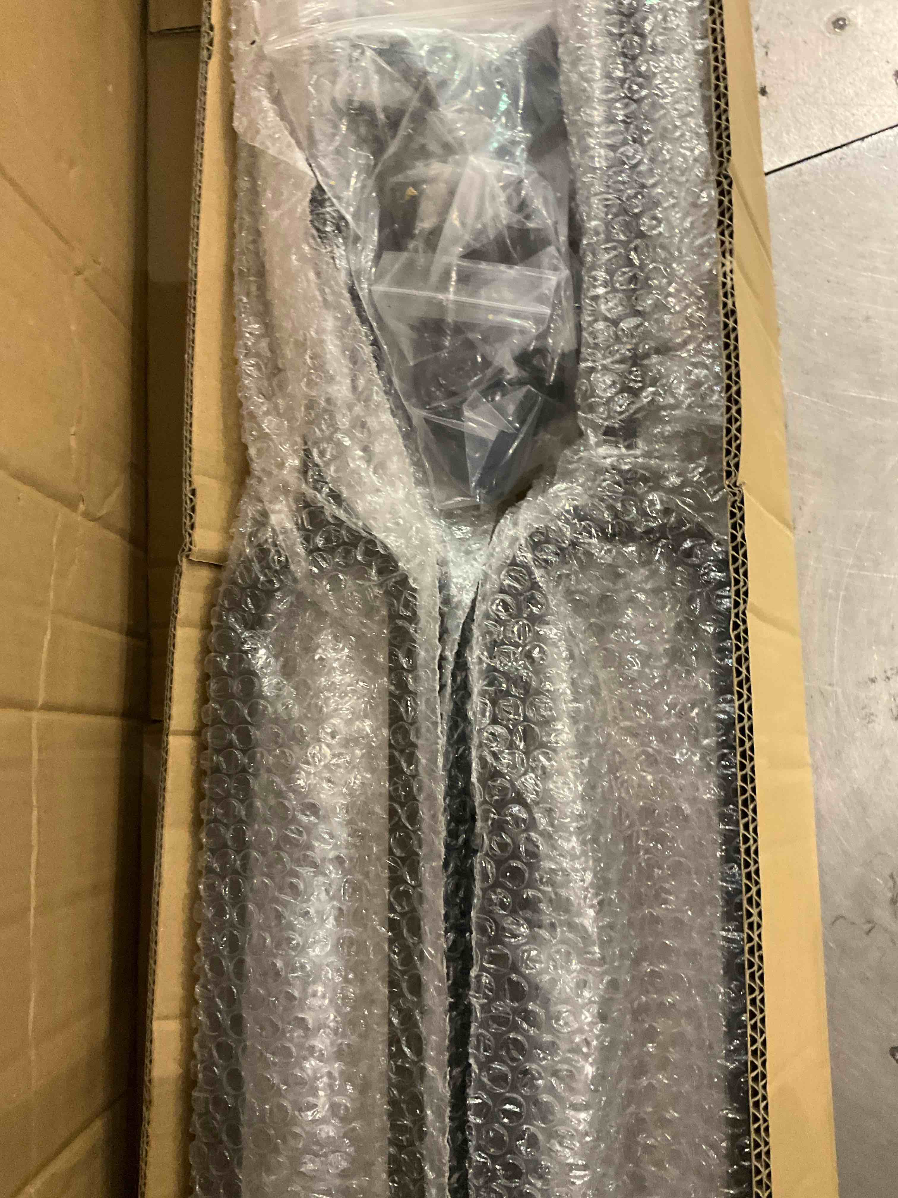 https://s3.amazonaws.com/lotting-images-prod/BargainHunt/EXS01566451_1716377025976.jpeg