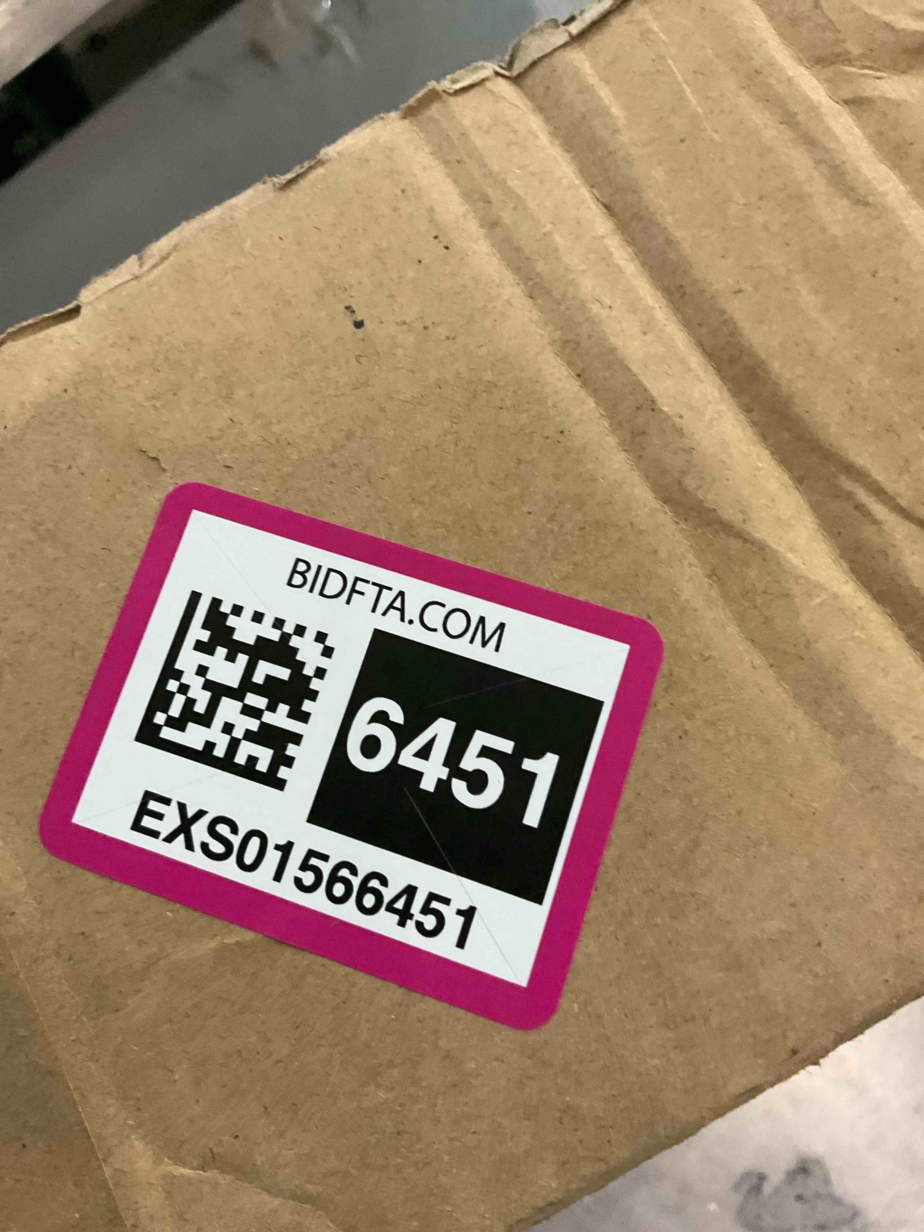 https://s3.amazonaws.com/lotting-images-prod/BargainHunt/EXS01566451_1716377075095.jpeg