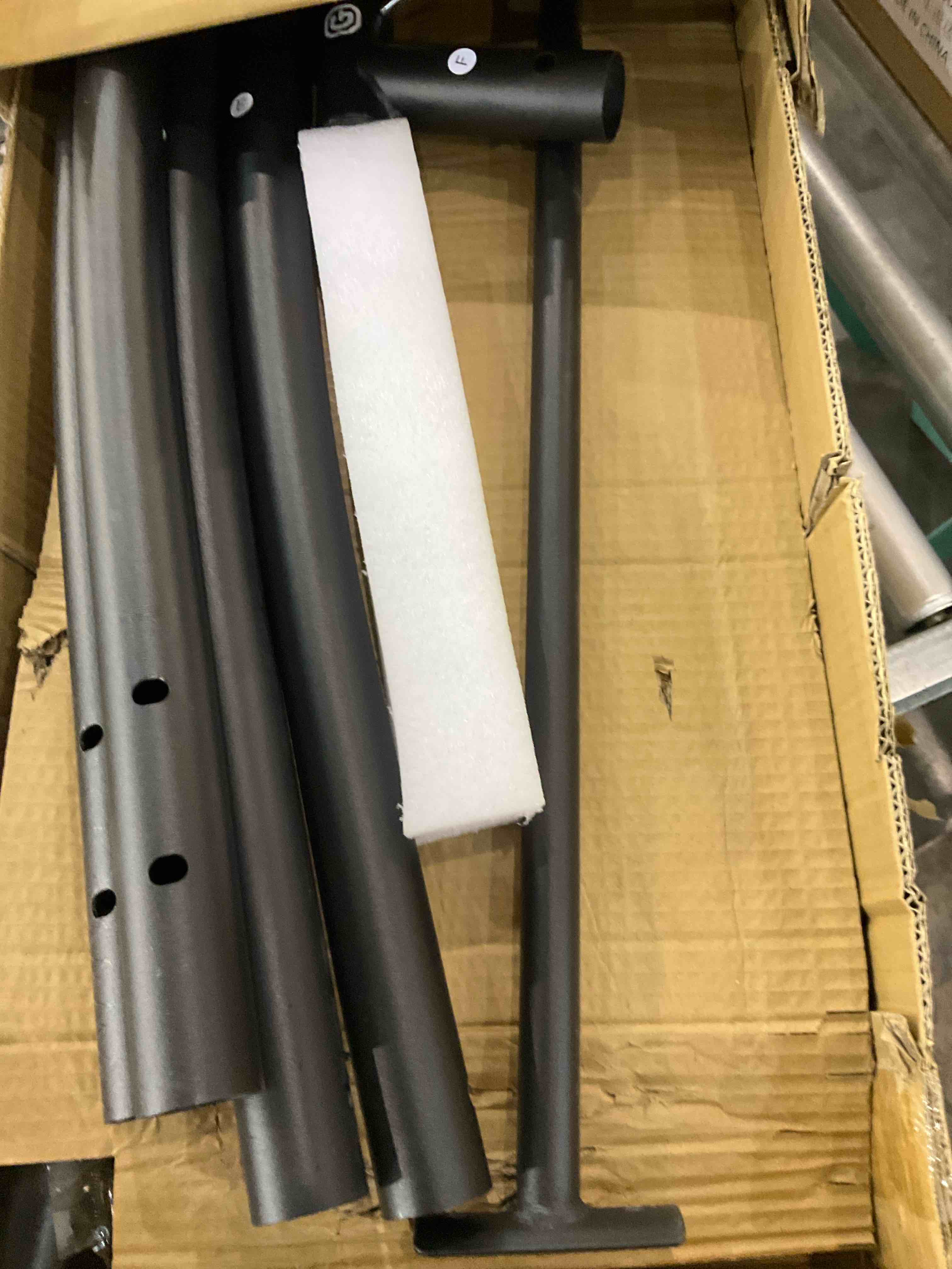 https://s3.amazonaws.com/lotting-images-prod/BargainHunt/EXS01566452_1716377165296.jpeg