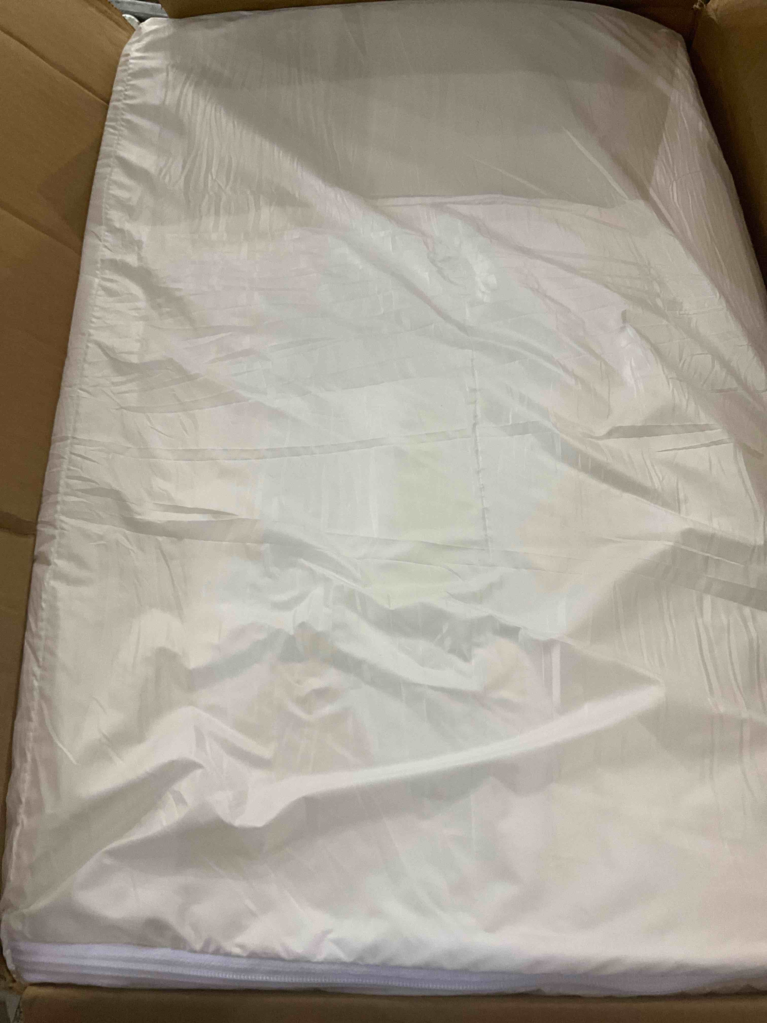 https://s3.amazonaws.com/lotting-images-prod/BargainHunt/EXS01566477_1716381141445.jpeg