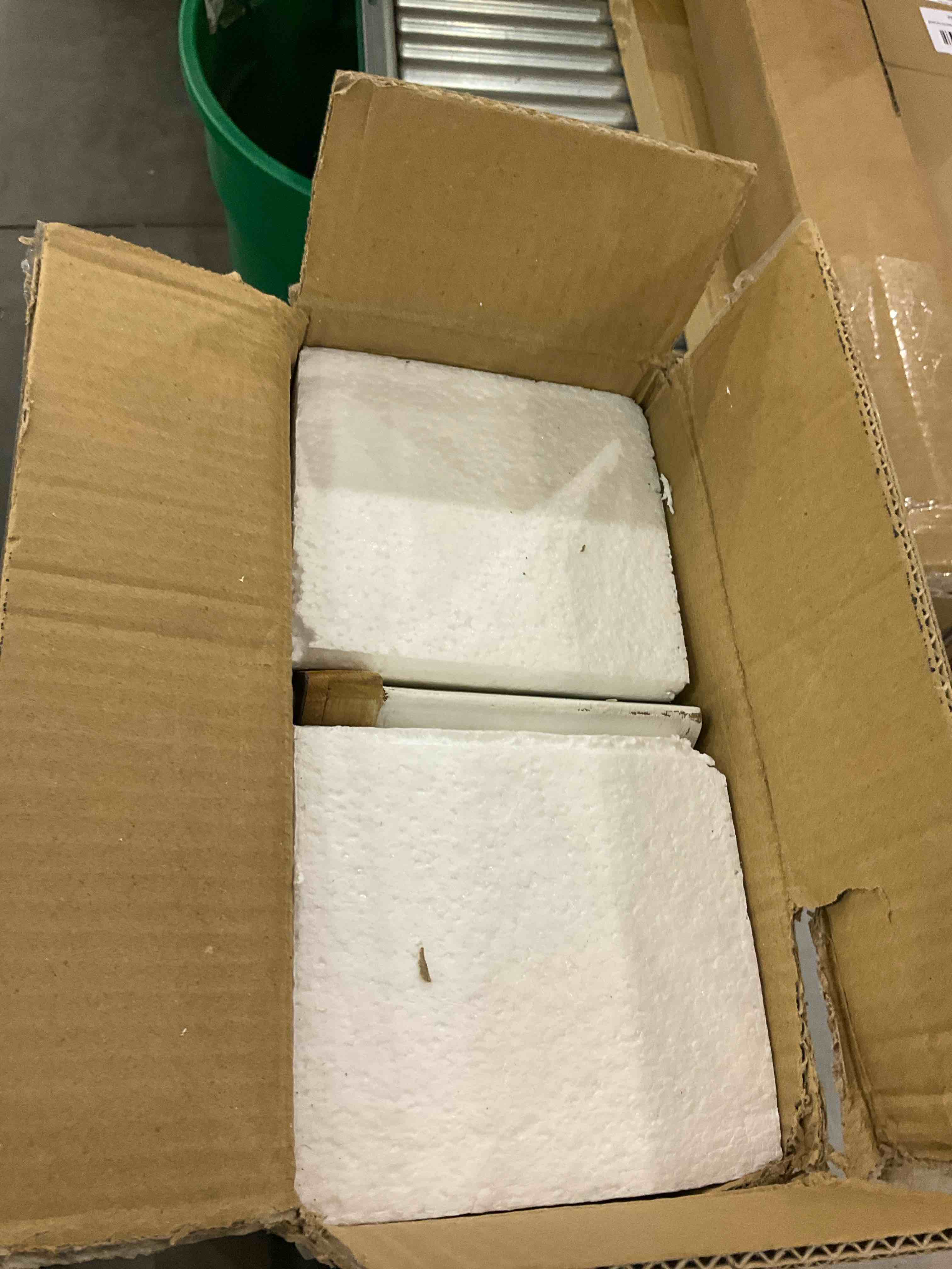 https://s3.amazonaws.com/lotting-images-prod/BargainHunt/EXS01566505_1715959668515.jpeg
