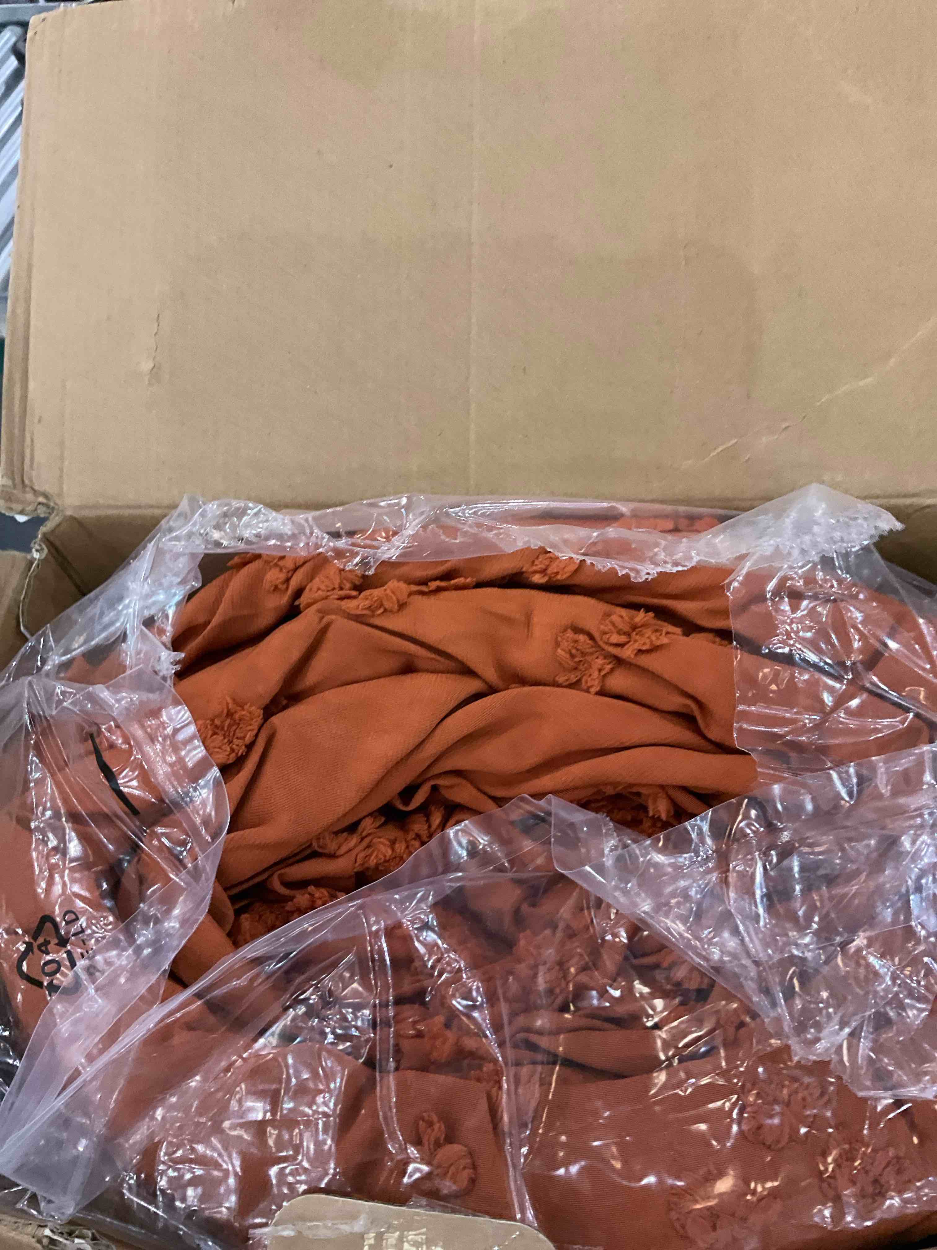 https://s3.amazonaws.com/lotting-images-prod/BargainHunt/EXS01566704_1716302471933.jpeg