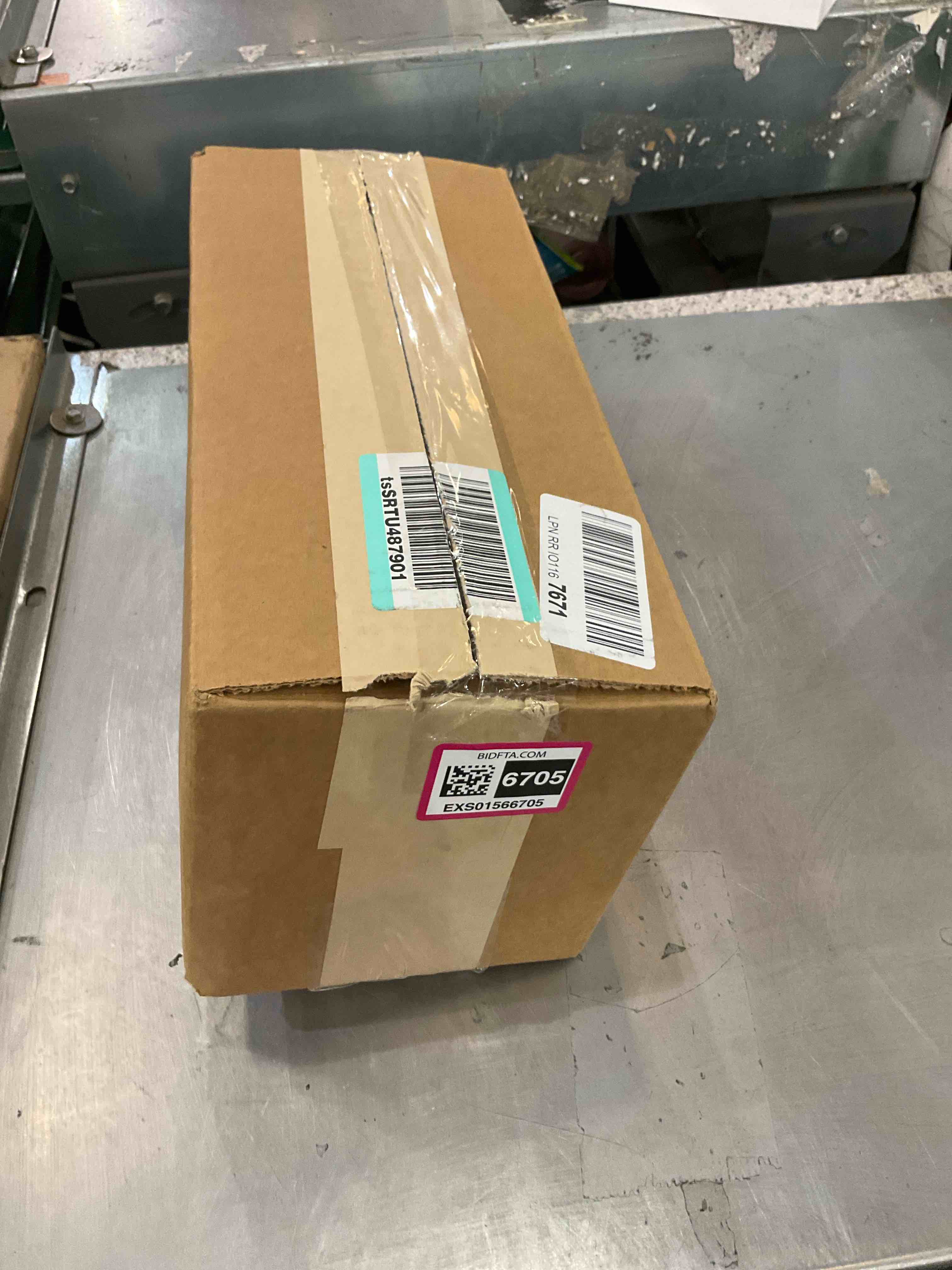 https://s3.amazonaws.com/lotting-images-prod/BargainHunt/EXS01566705_1716302914499.jpeg