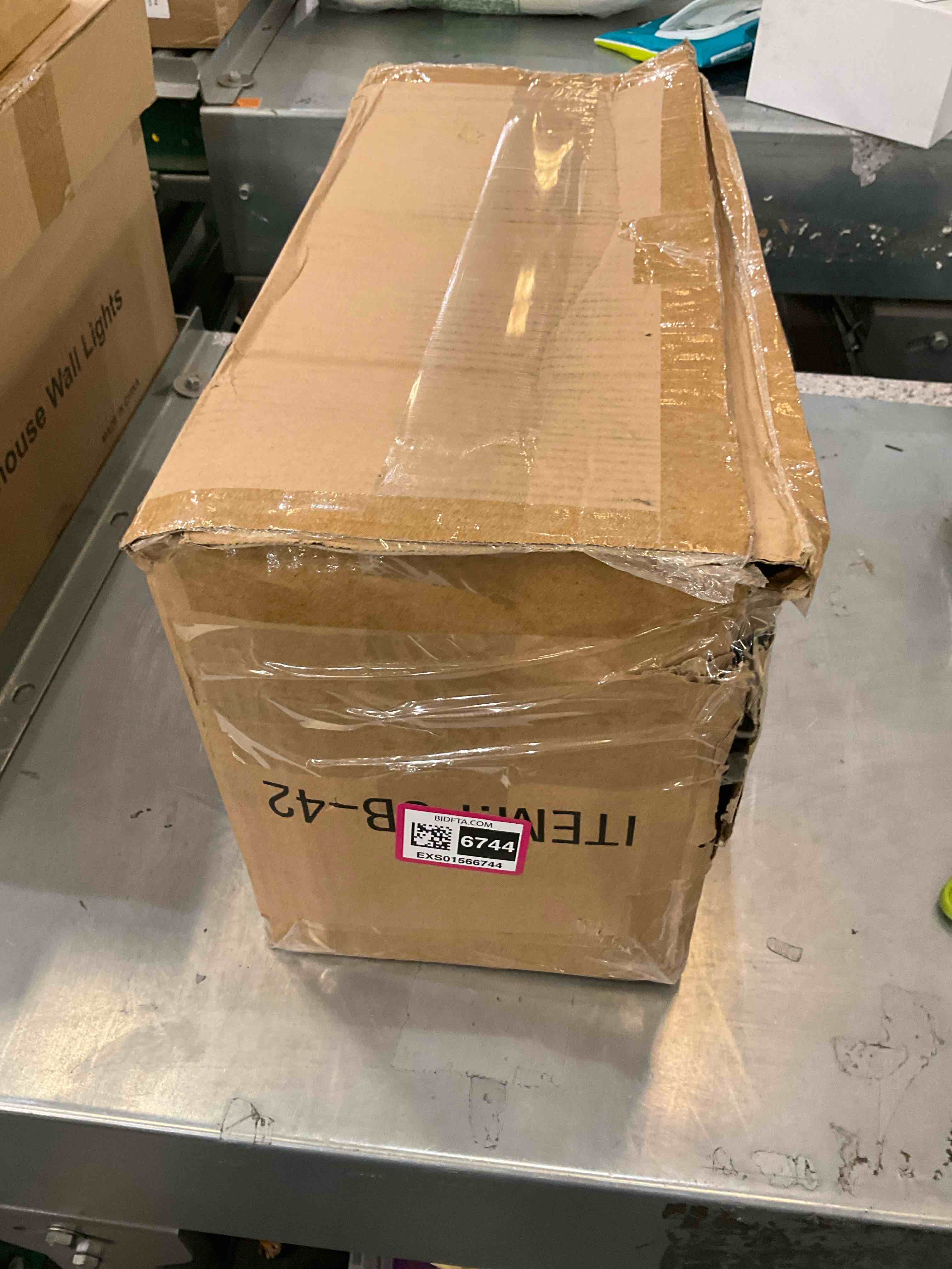 https://s3.amazonaws.com/lotting-images-prod/BargainHunt/EXS01566744_1716312453249.jpeg