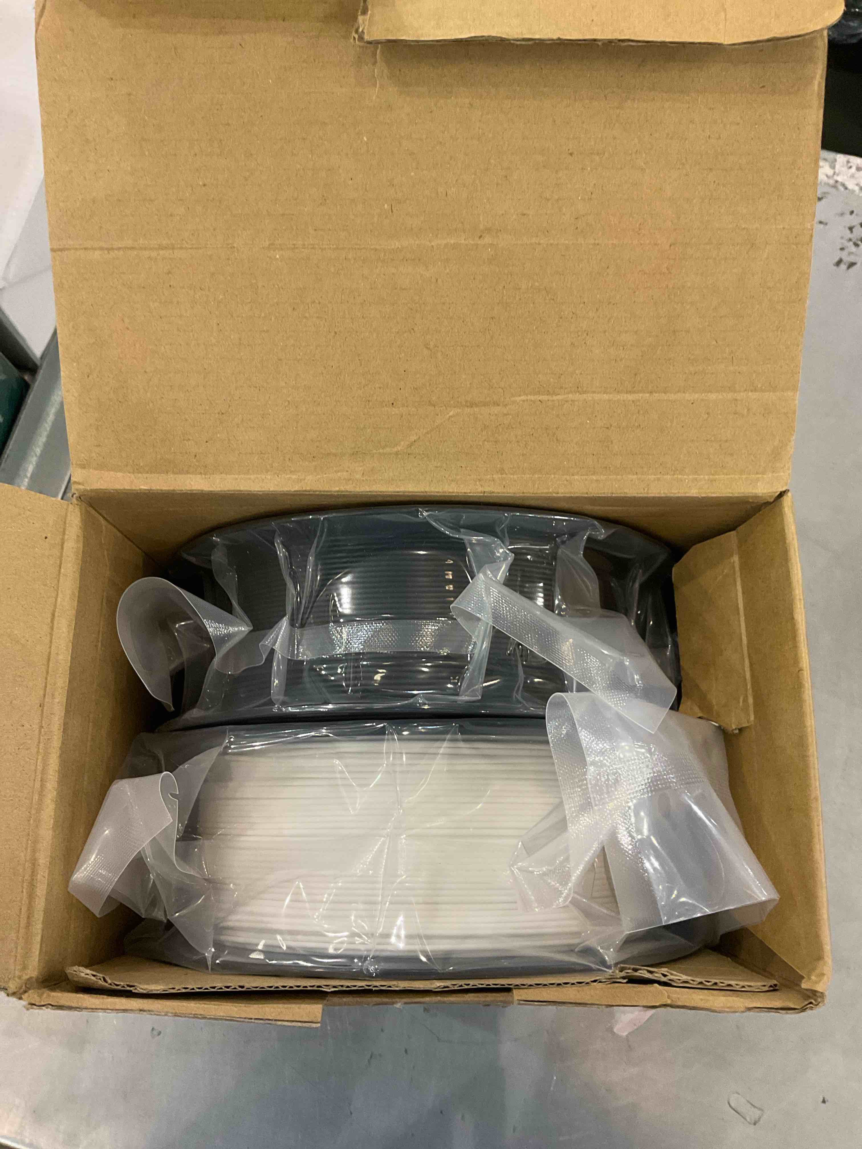 https://s3.amazonaws.com/lotting-images-prod/BargainHunt/EXS01566784_1716385350600.jpeg