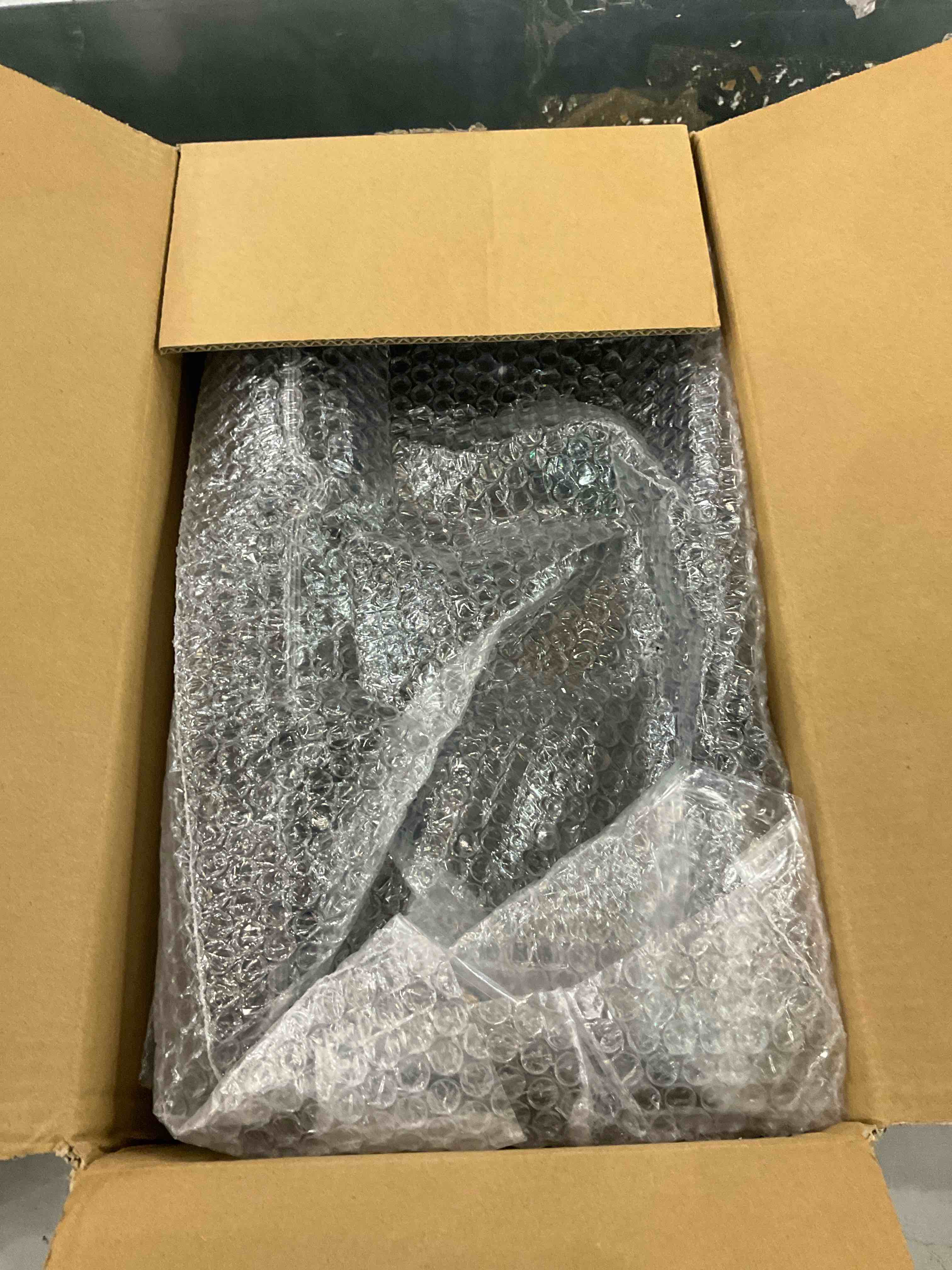 https://s3.amazonaws.com/lotting-images-prod/BargainHunt/EXS01566810_1716389923746.jpeg