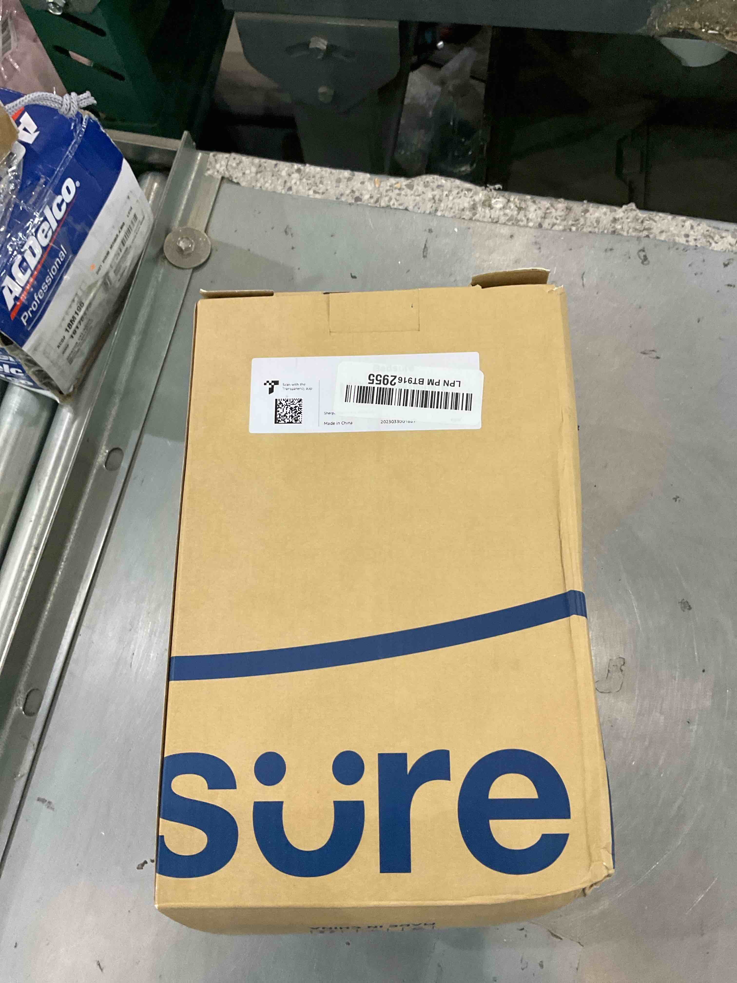 https://s3.amazonaws.com/lotting-images-prod/BargainHunt/EXS01566887_1716402388469.jpeg