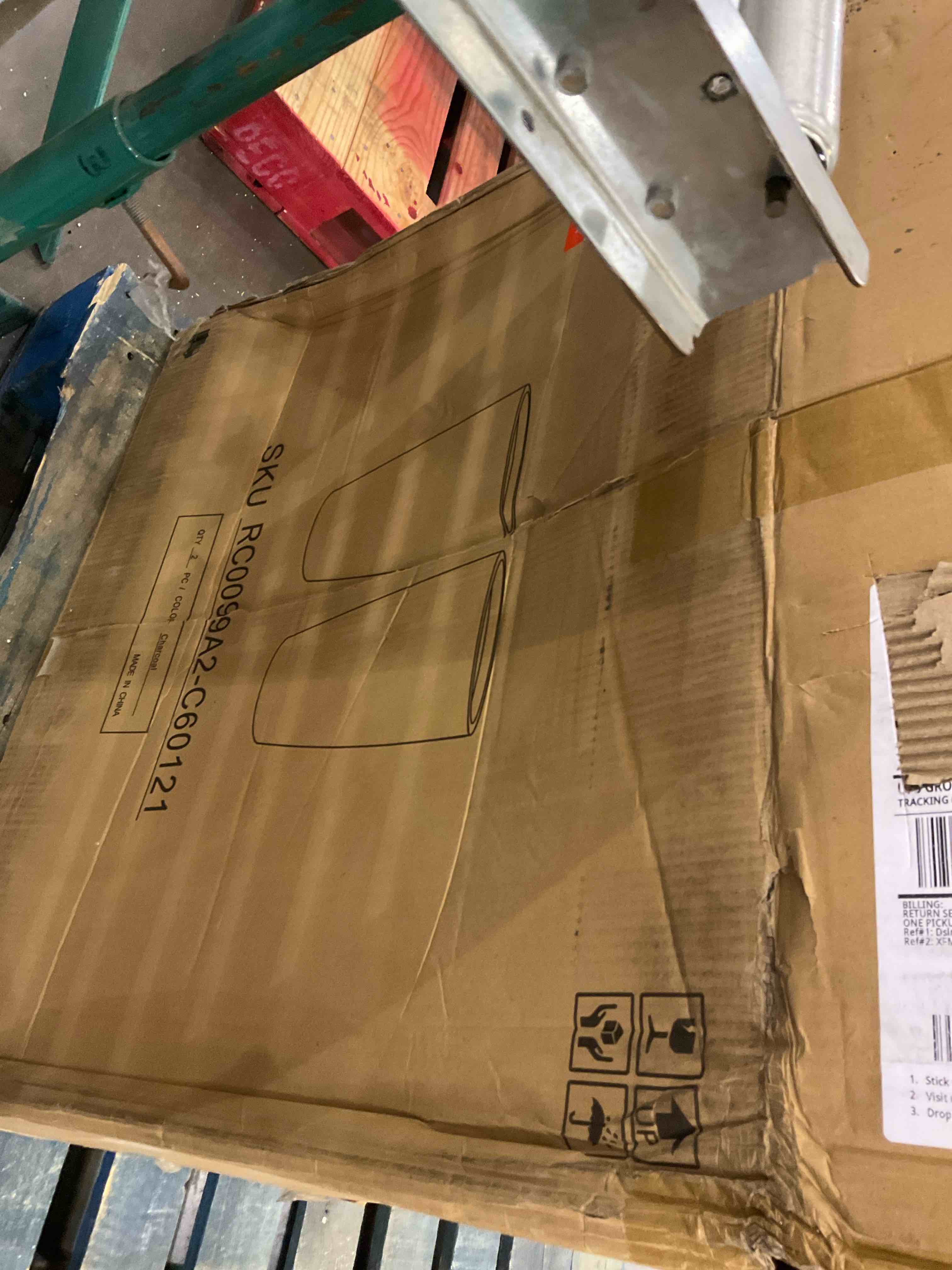 https://s3.amazonaws.com/lotting-images-prod/BargainHunt/EXS01567067_1717686477243.jpeg