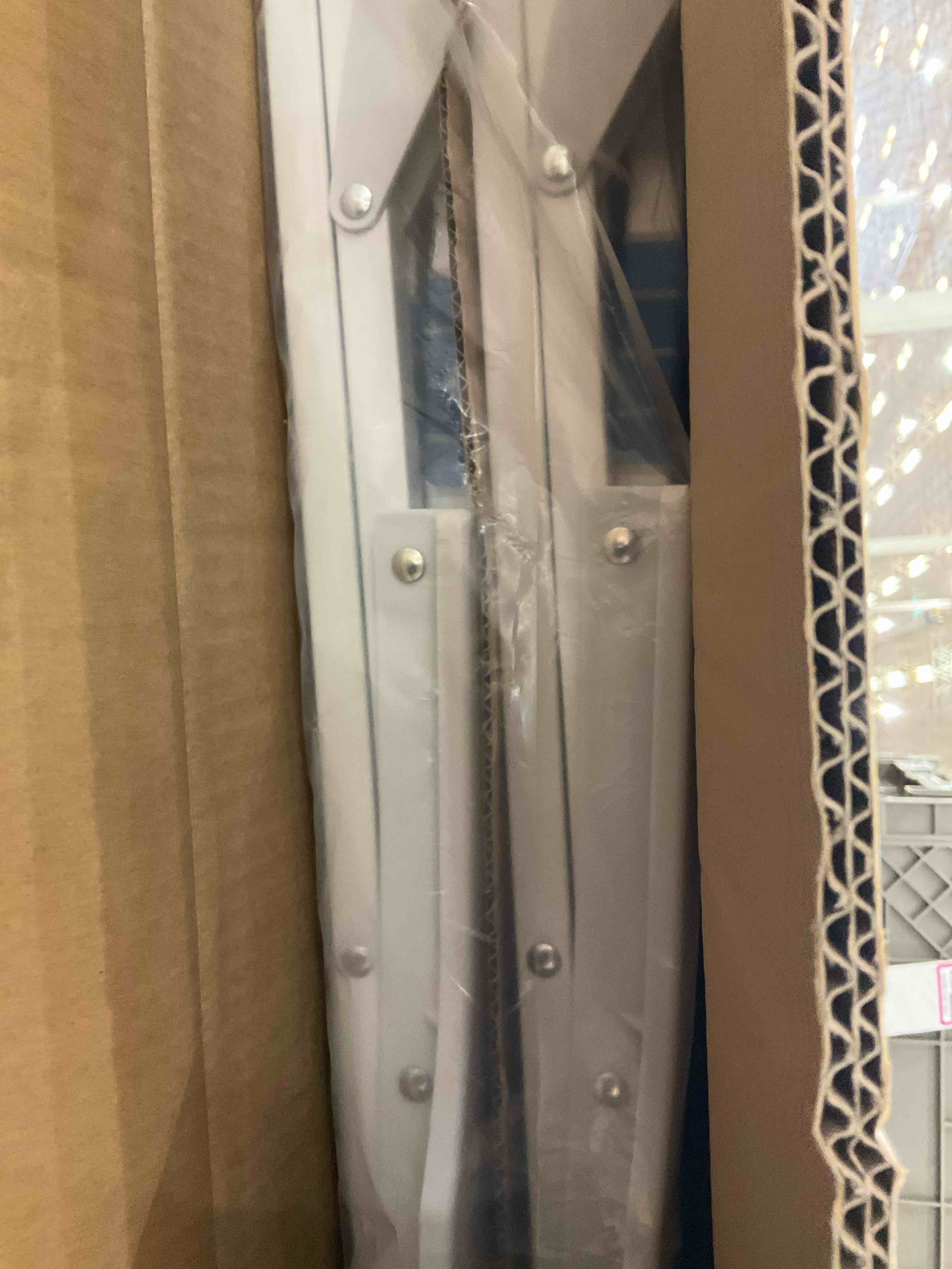 https://s3.amazonaws.com/lotting-images-prod/BargainHunt/EXS01567074_1717685496480.jpeg