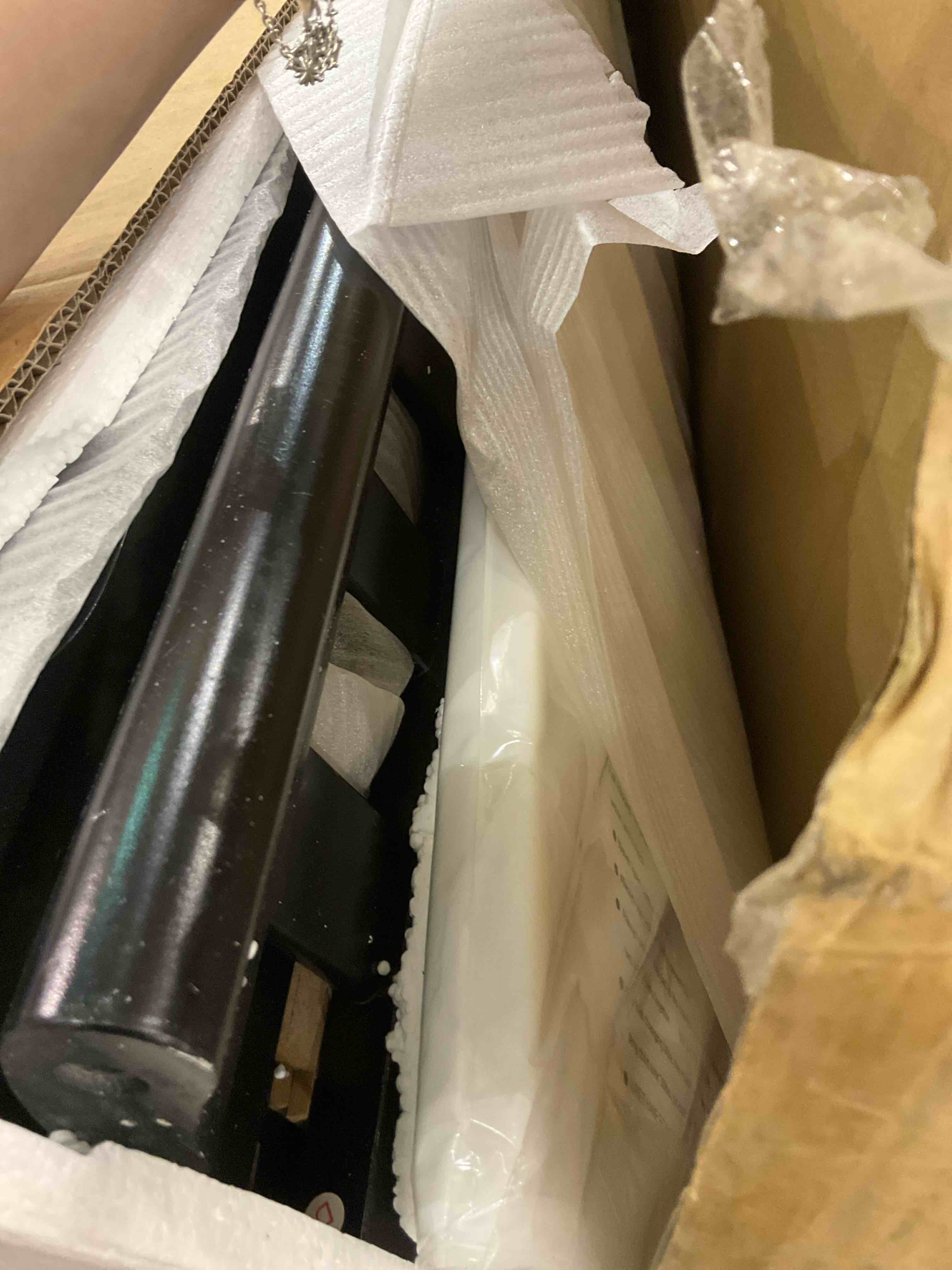 https://s3.amazonaws.com/lotting-images-prod/BargainHunt/EXS01567084_1717688757432.jpeg