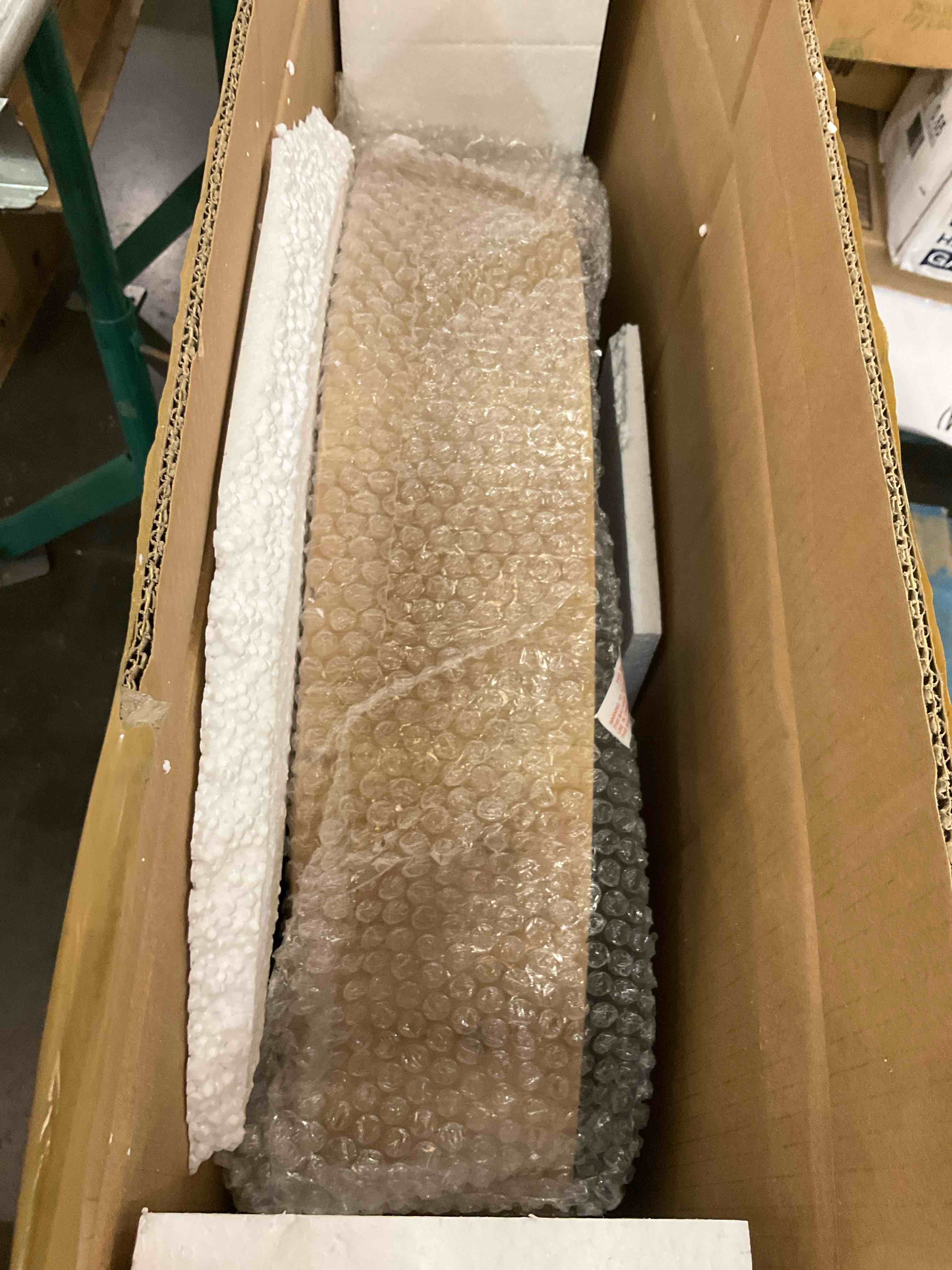 https://s3.amazonaws.com/lotting-images-prod/BargainHunt/EXS01567087_1717692712546.jpeg