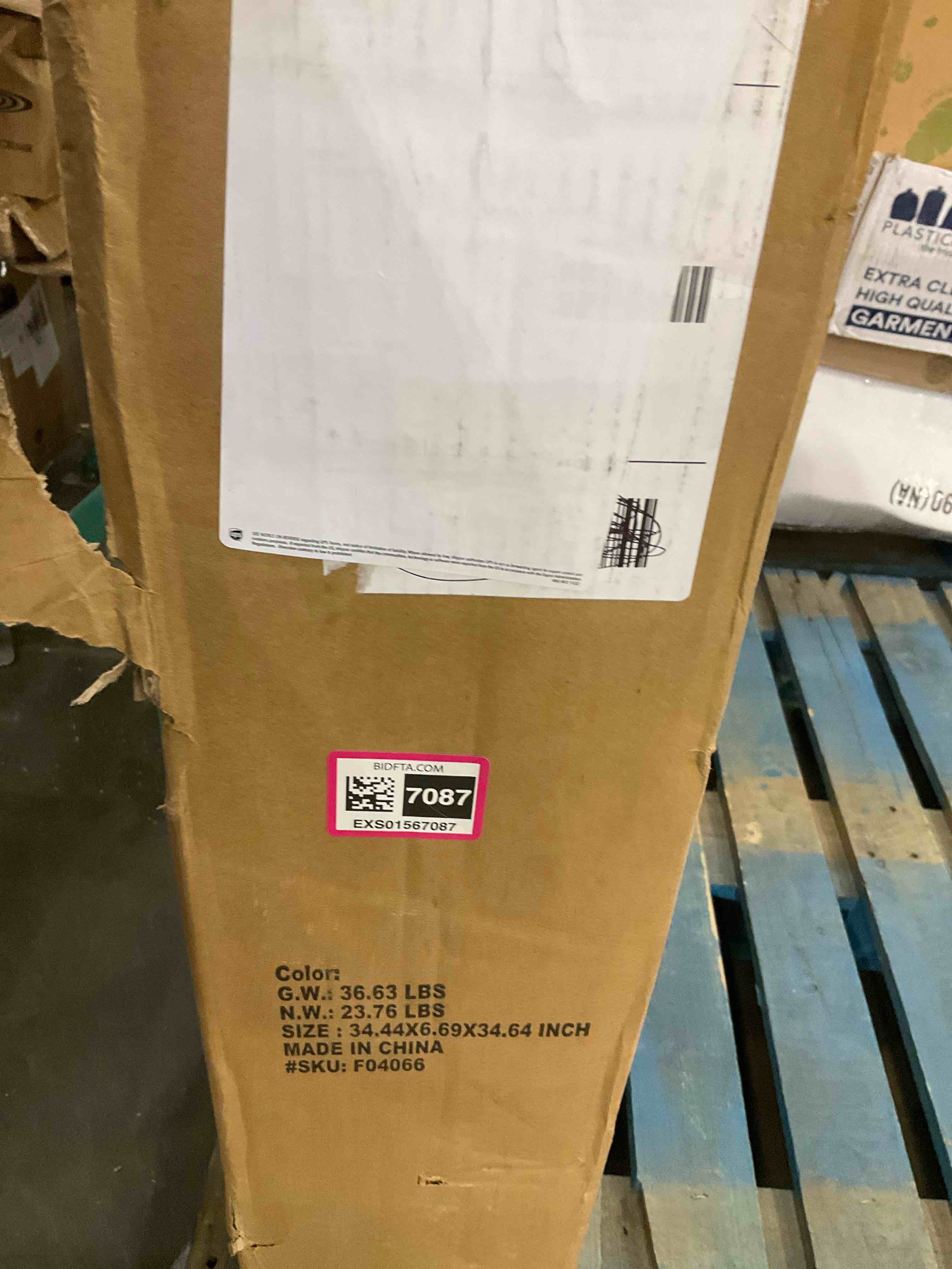 https://s3.amazonaws.com/lotting-images-prod/BargainHunt/EXS01567087_1717692714356.jpeg