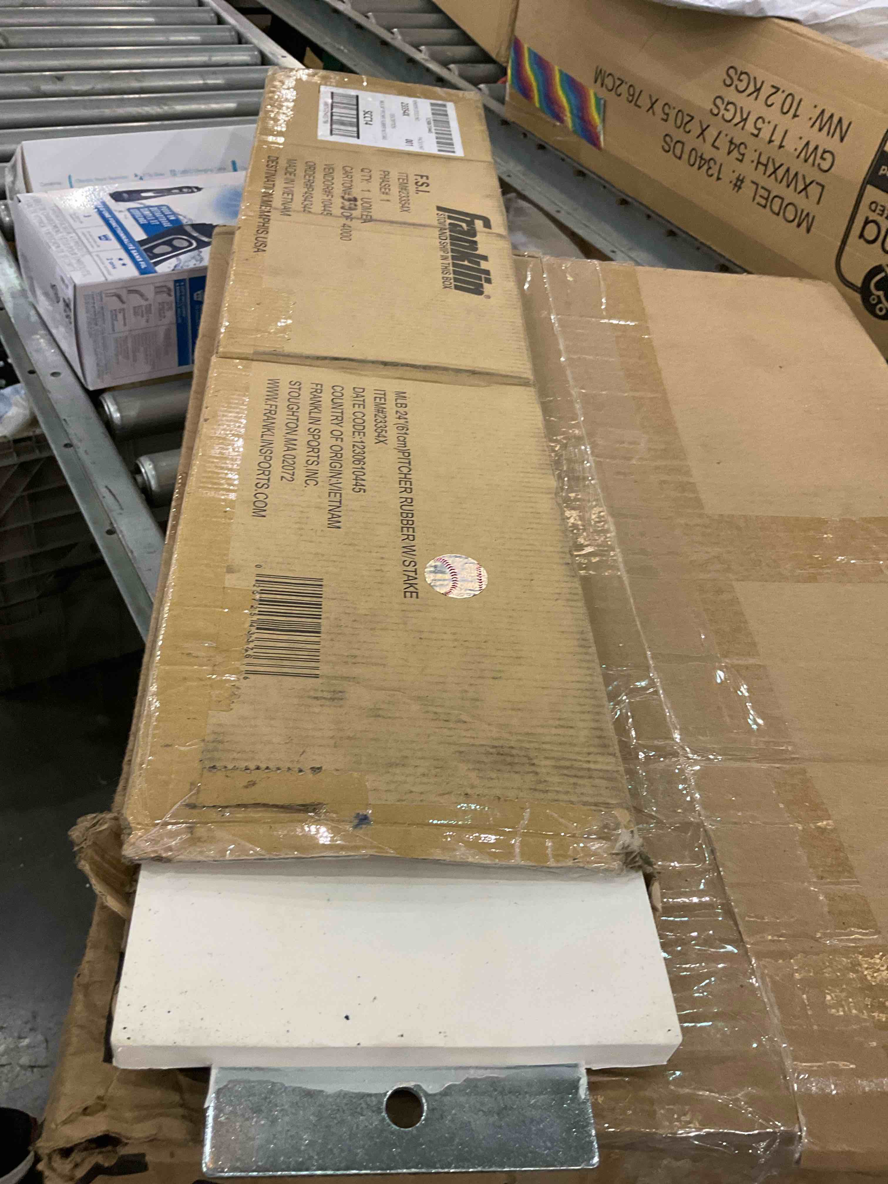 https://s3.amazonaws.com/lotting-images-prod/BargainHunt/EXS01567094_1717694257173.jpeg