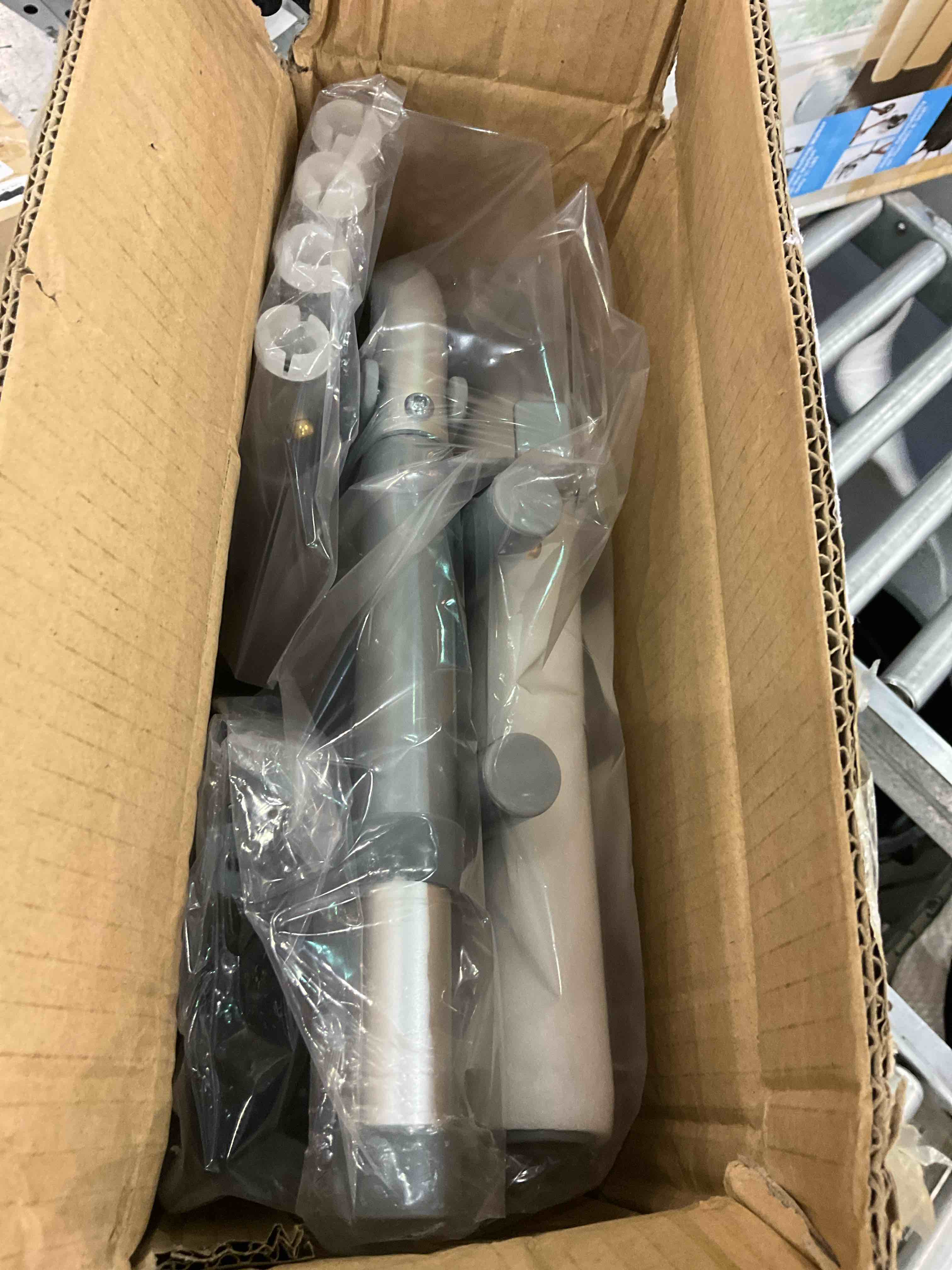 https://s3.amazonaws.com/lotting-images-prod/BargainHunt/EXS01567184_1718020711475.jpeg