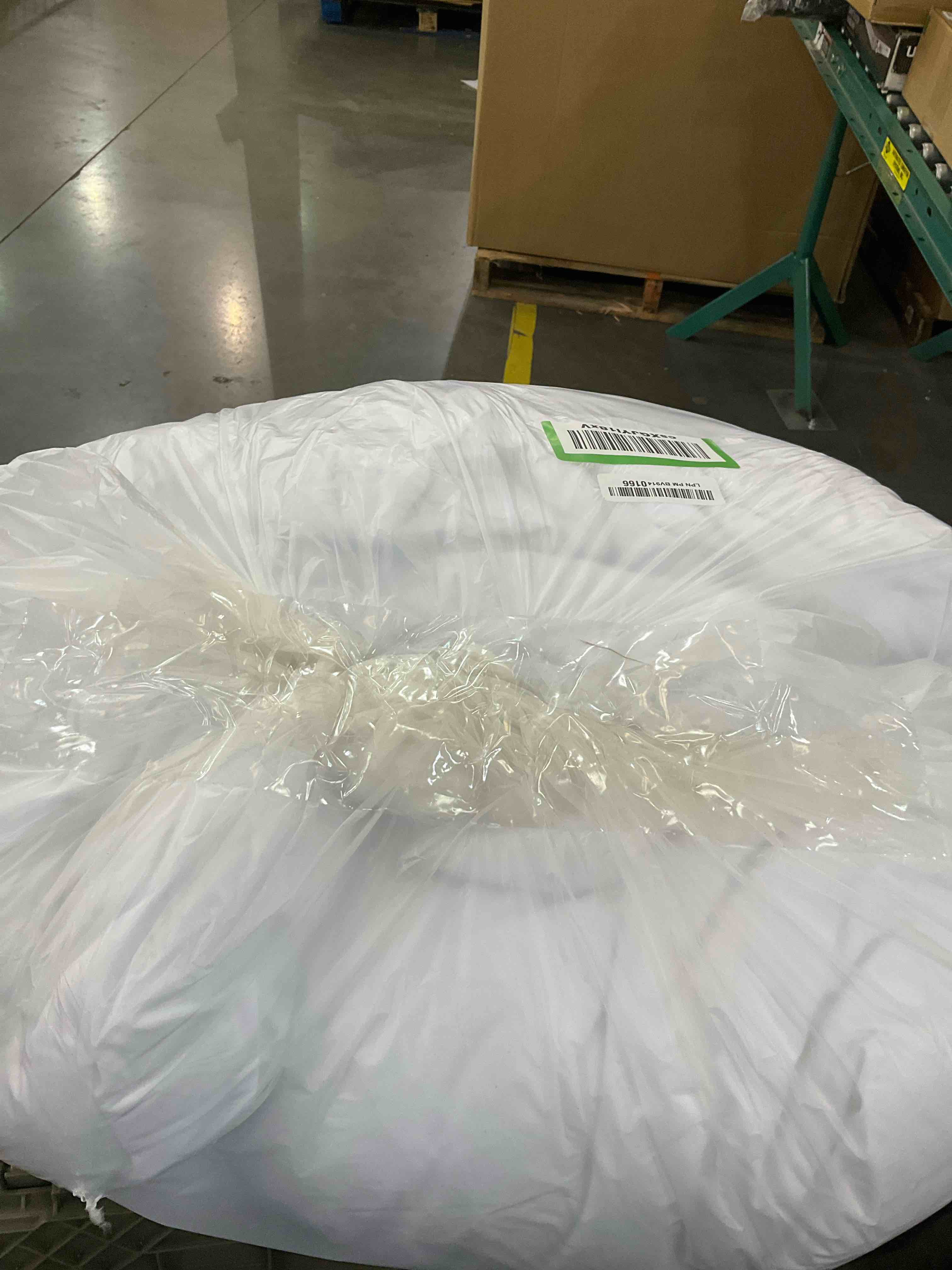 https://s3.amazonaws.com/lotting-images-prod/BargainHunt/EXS01567518_1715886757173.jpeg