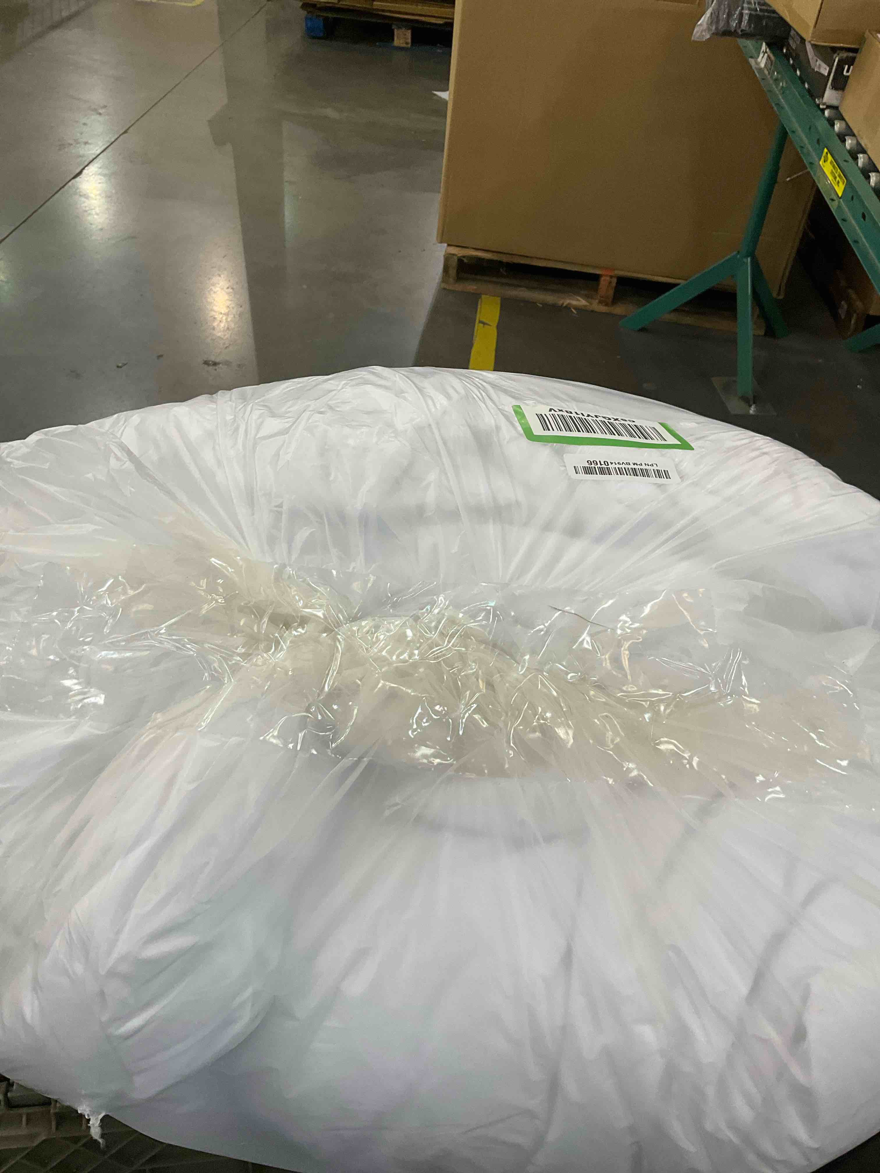 https://s3.amazonaws.com/lotting-images-prod/BargainHunt/EXS01567518_1715886758121.jpeg