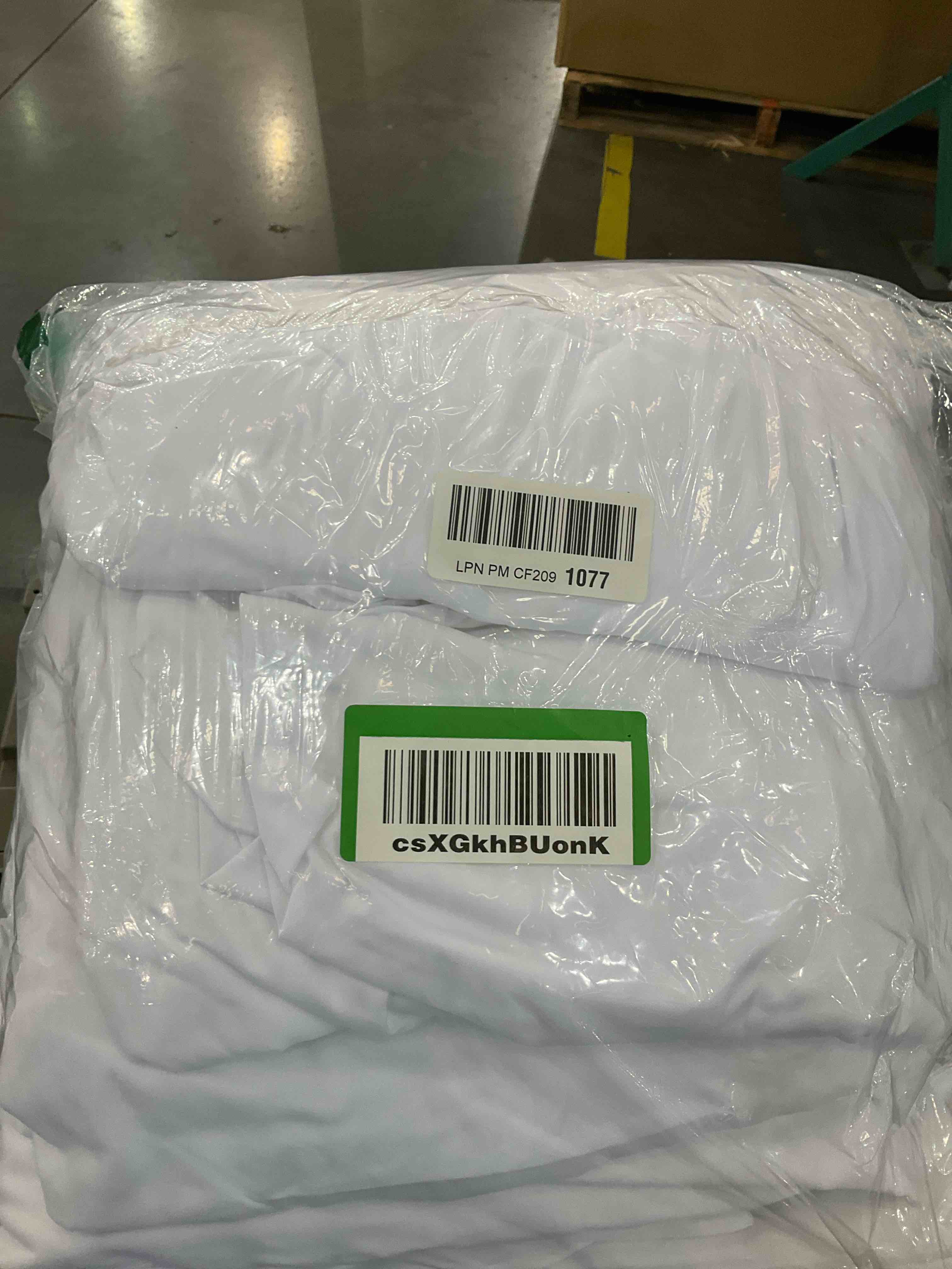 https://s3.amazonaws.com/lotting-images-prod/BargainHunt/EXS01567519_1715886807649.jpeg