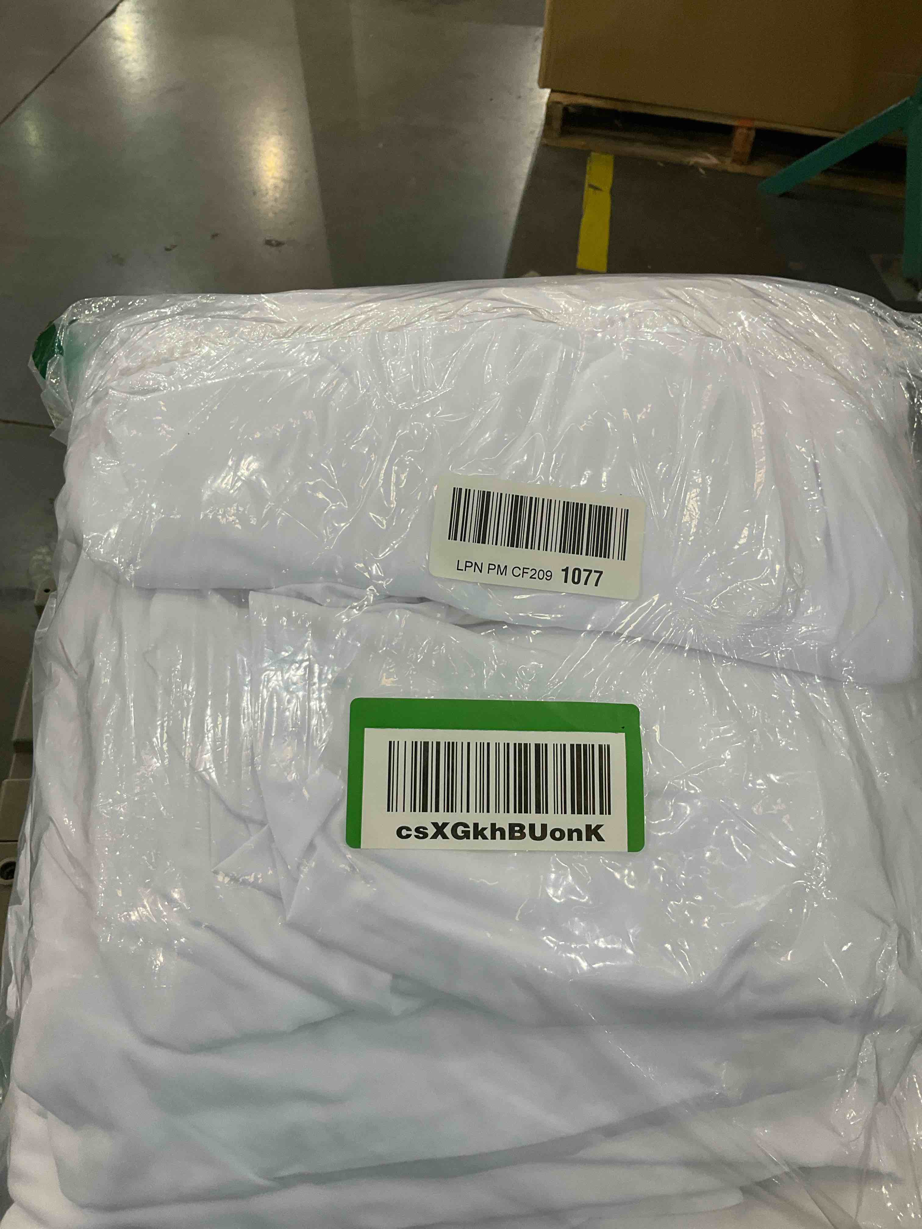 https://s3.amazonaws.com/lotting-images-prod/BargainHunt/EXS01567519_1715886808645.jpeg