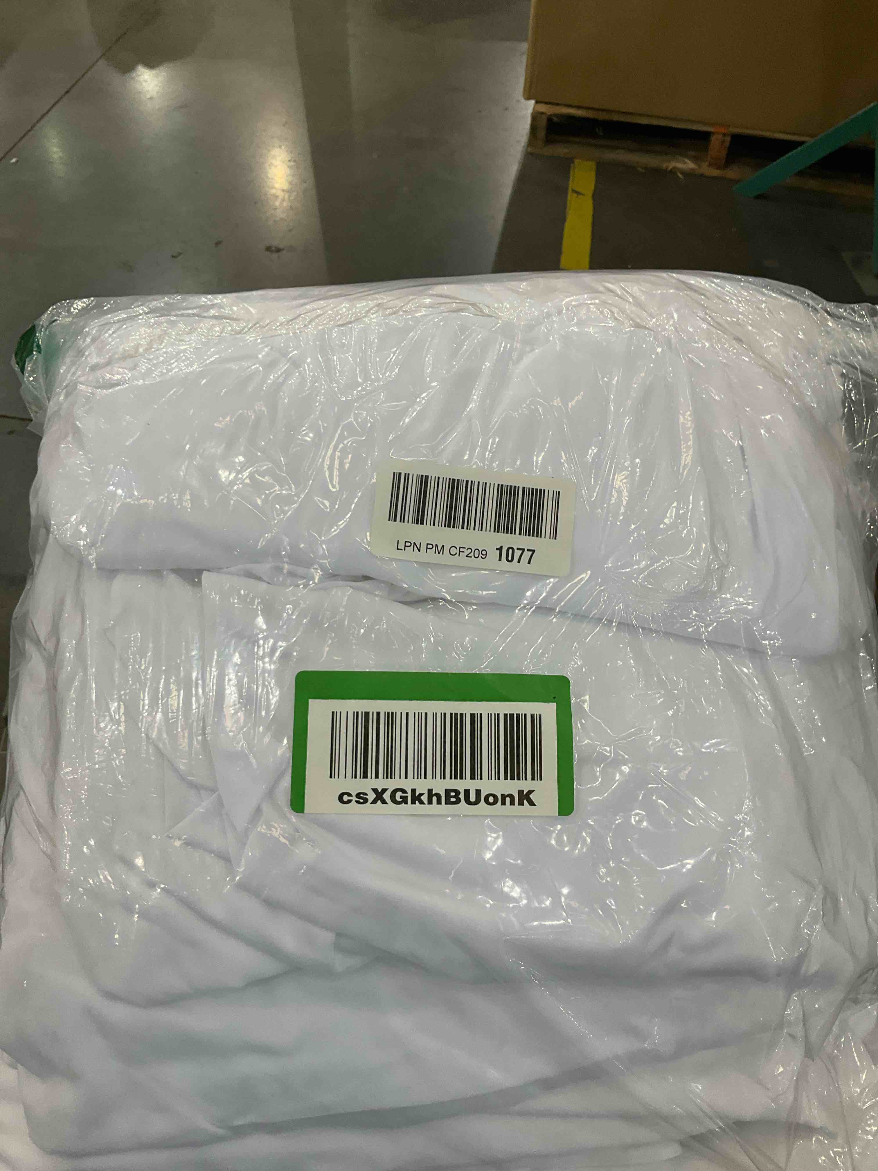 https://s3.amazonaws.com/lotting-images-prod/BargainHunt/EXS01567519_1715886809690.jpeg