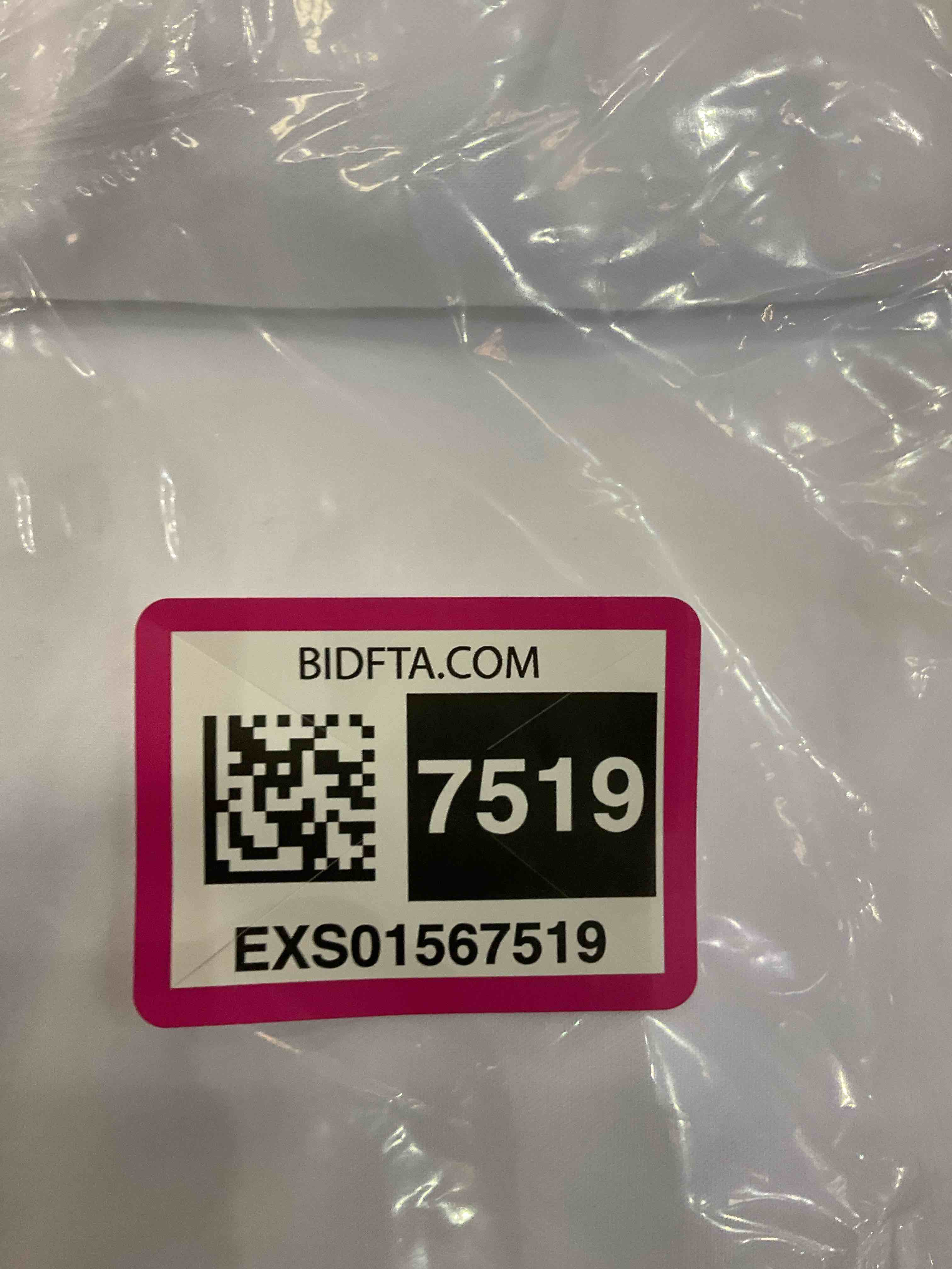 https://s3.amazonaws.com/lotting-images-prod/BargainHunt/EXS01567519_1715886817169.jpeg