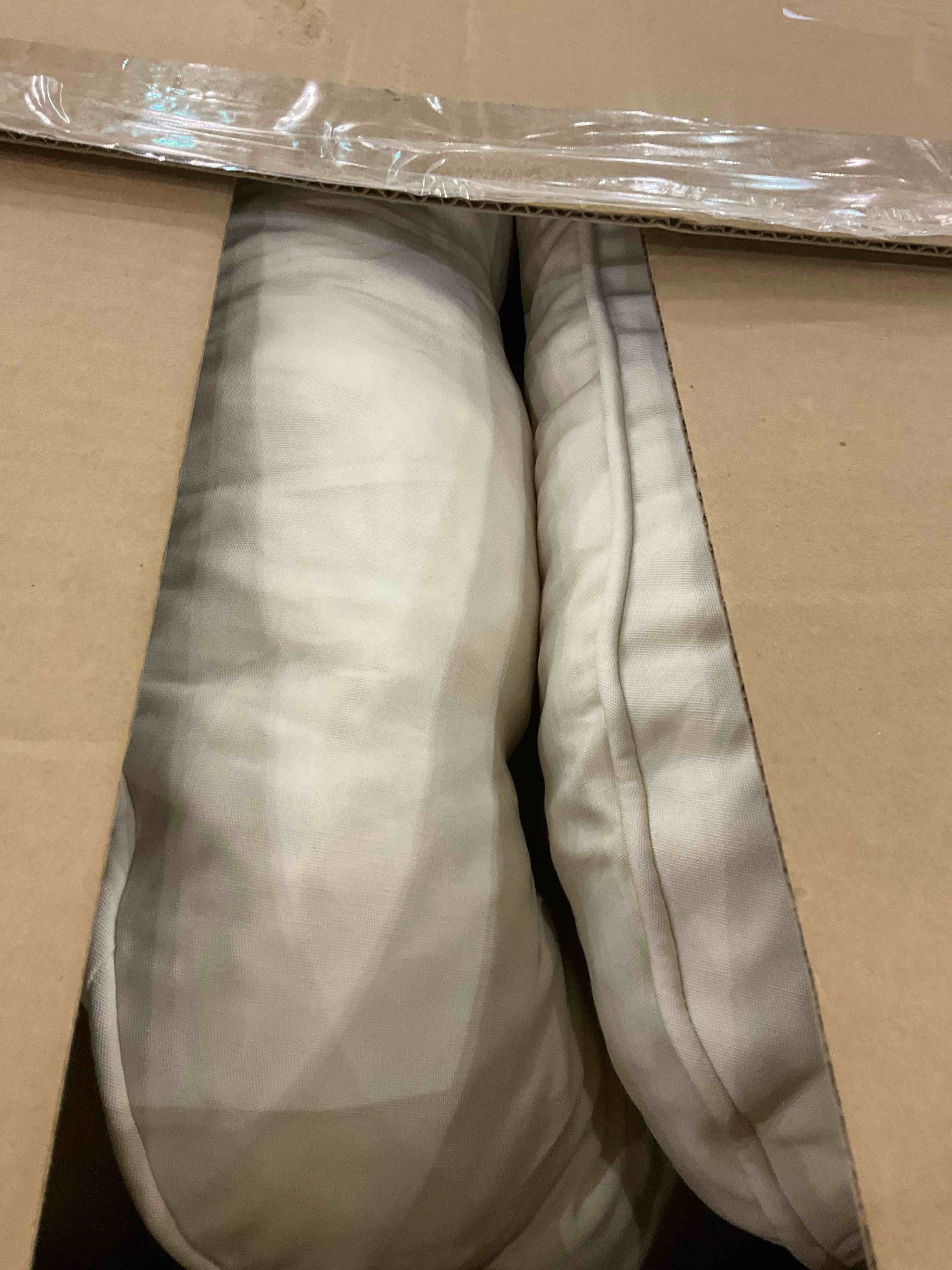 https://s3.amazonaws.com/lotting-images-prod/BargainHunt/EXS01567527_1715945464612.jpeg