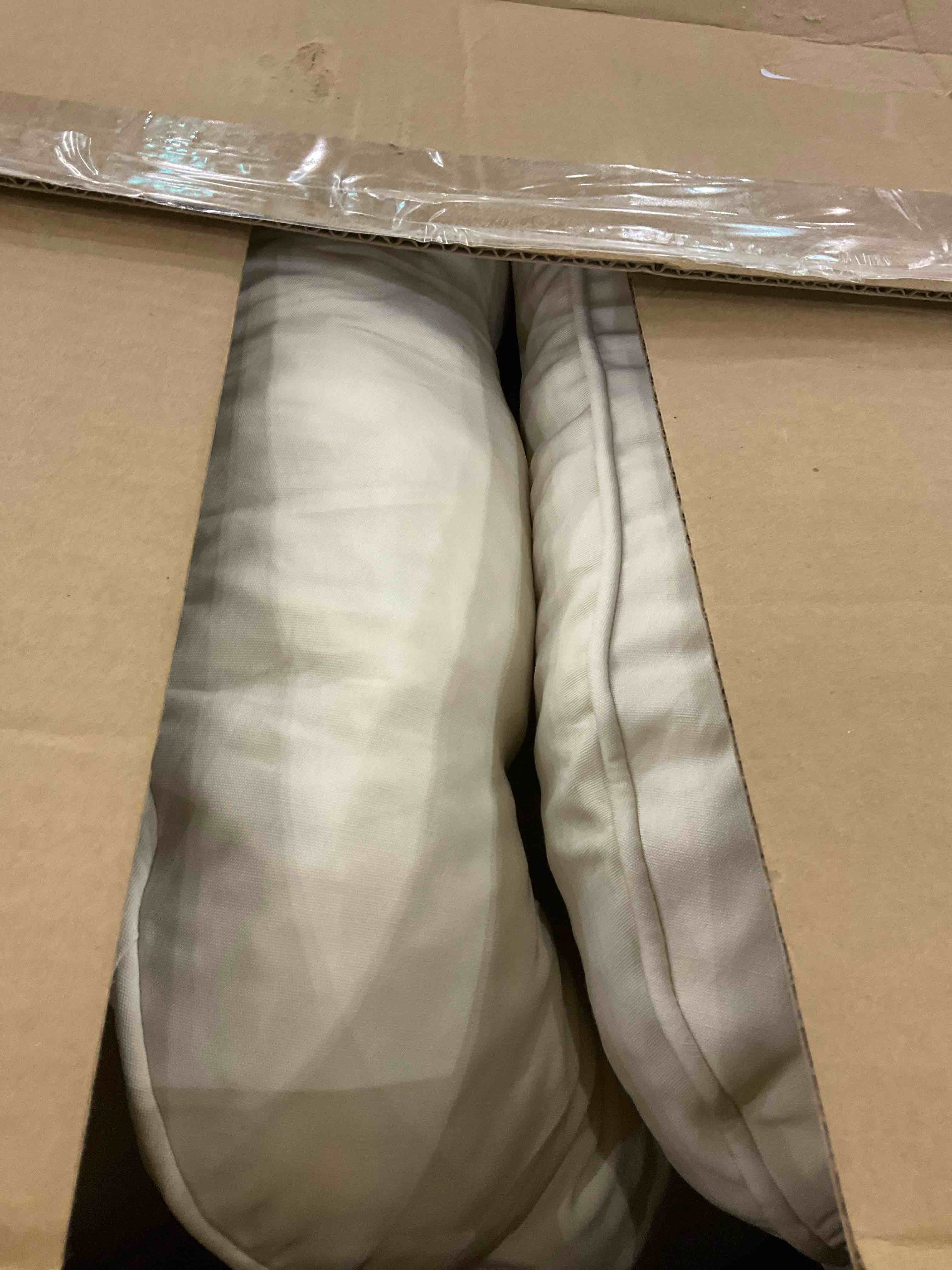 https://s3.amazonaws.com/lotting-images-prod/BargainHunt/EXS01567527_1715945465632.jpeg
