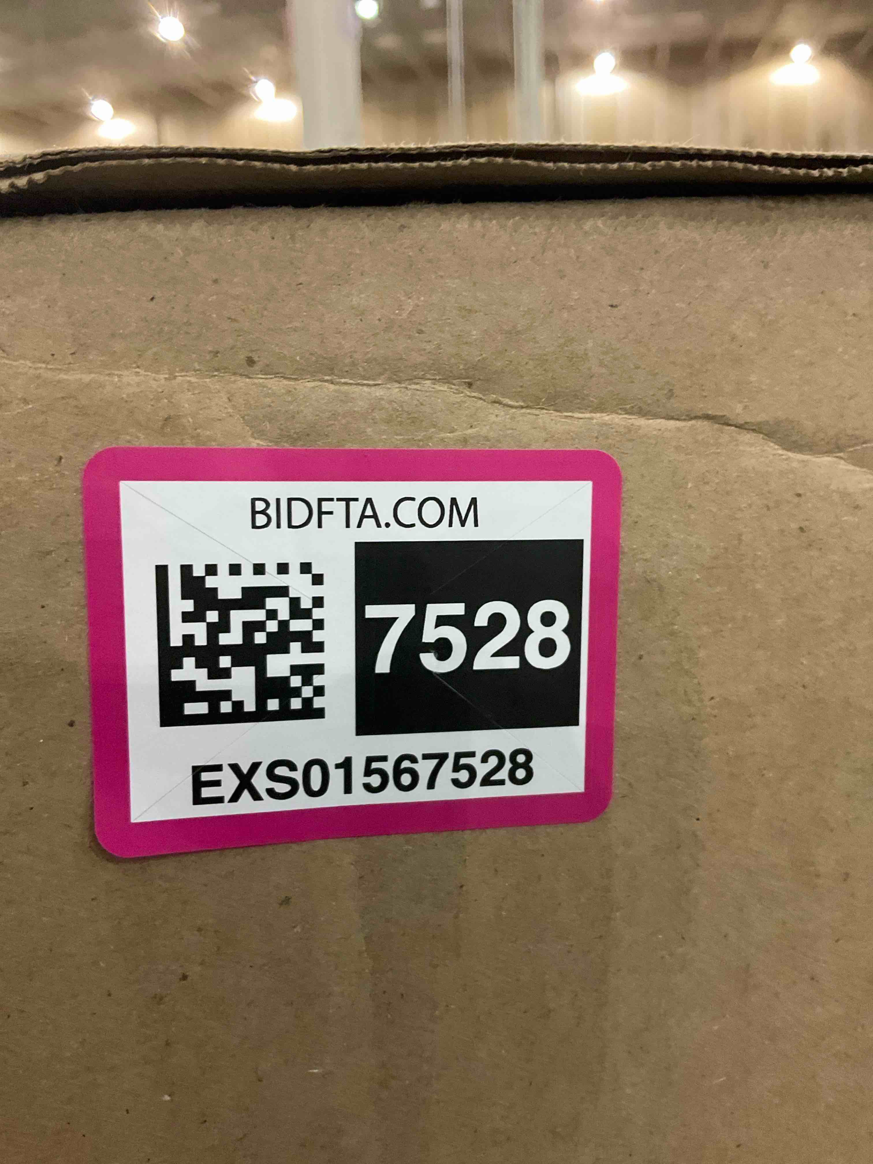 https://s3.amazonaws.com/lotting-images-prod/BargainHunt/EXS01567528_1715945610976.jpeg