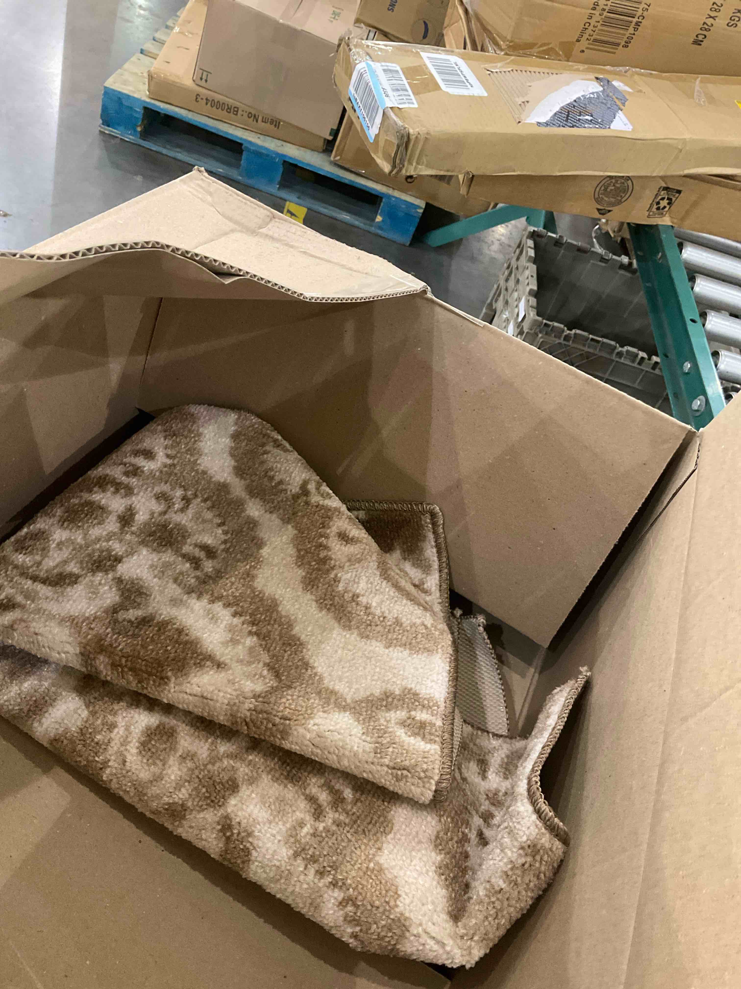 https://s3.amazonaws.com/lotting-images-prod/BargainHunt/EXS01567596_1715954729901.jpeg