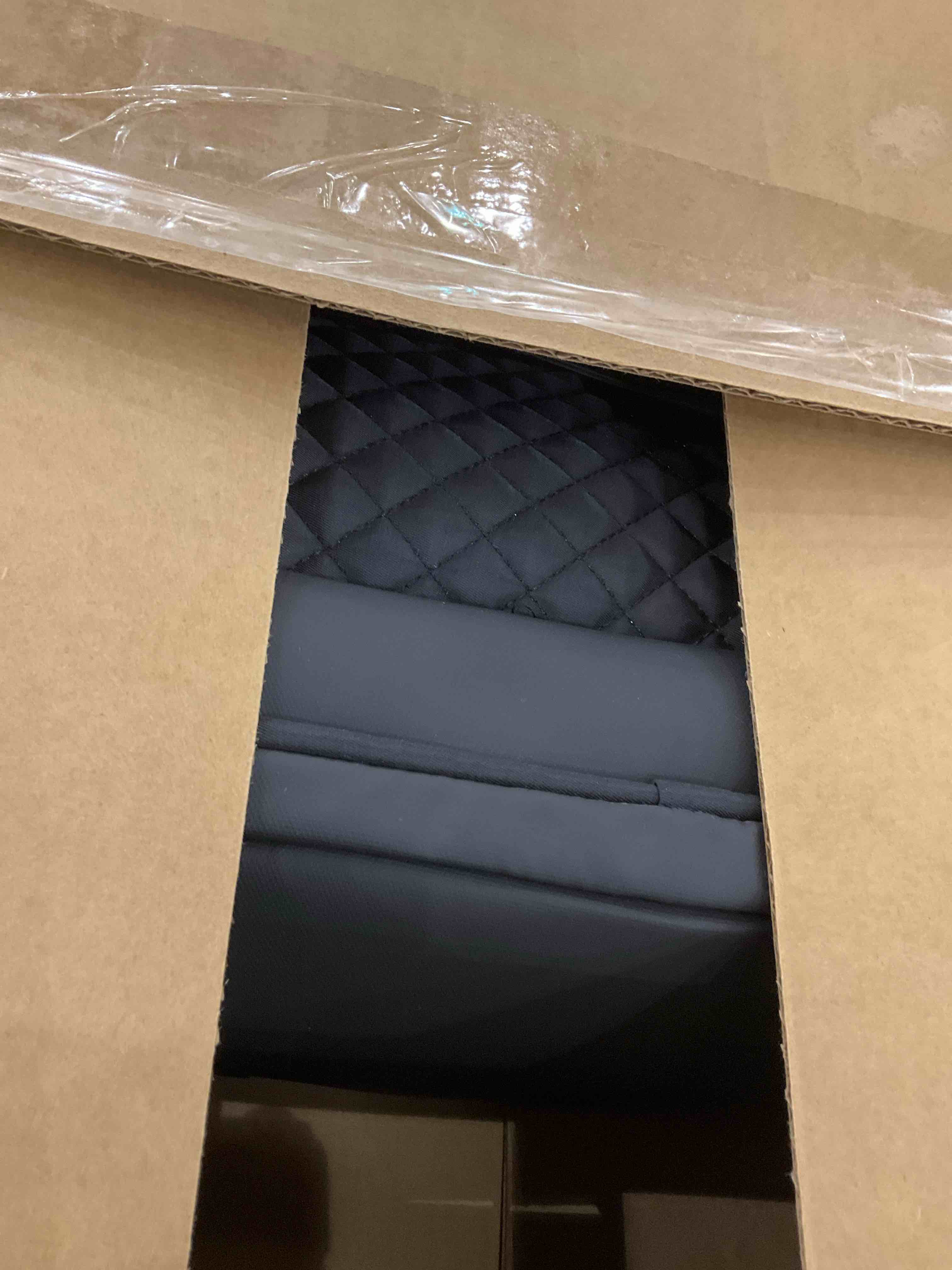 https://s3.amazonaws.com/lotting-images-prod/BargainHunt/EXS01567602_1715955589226.jpeg