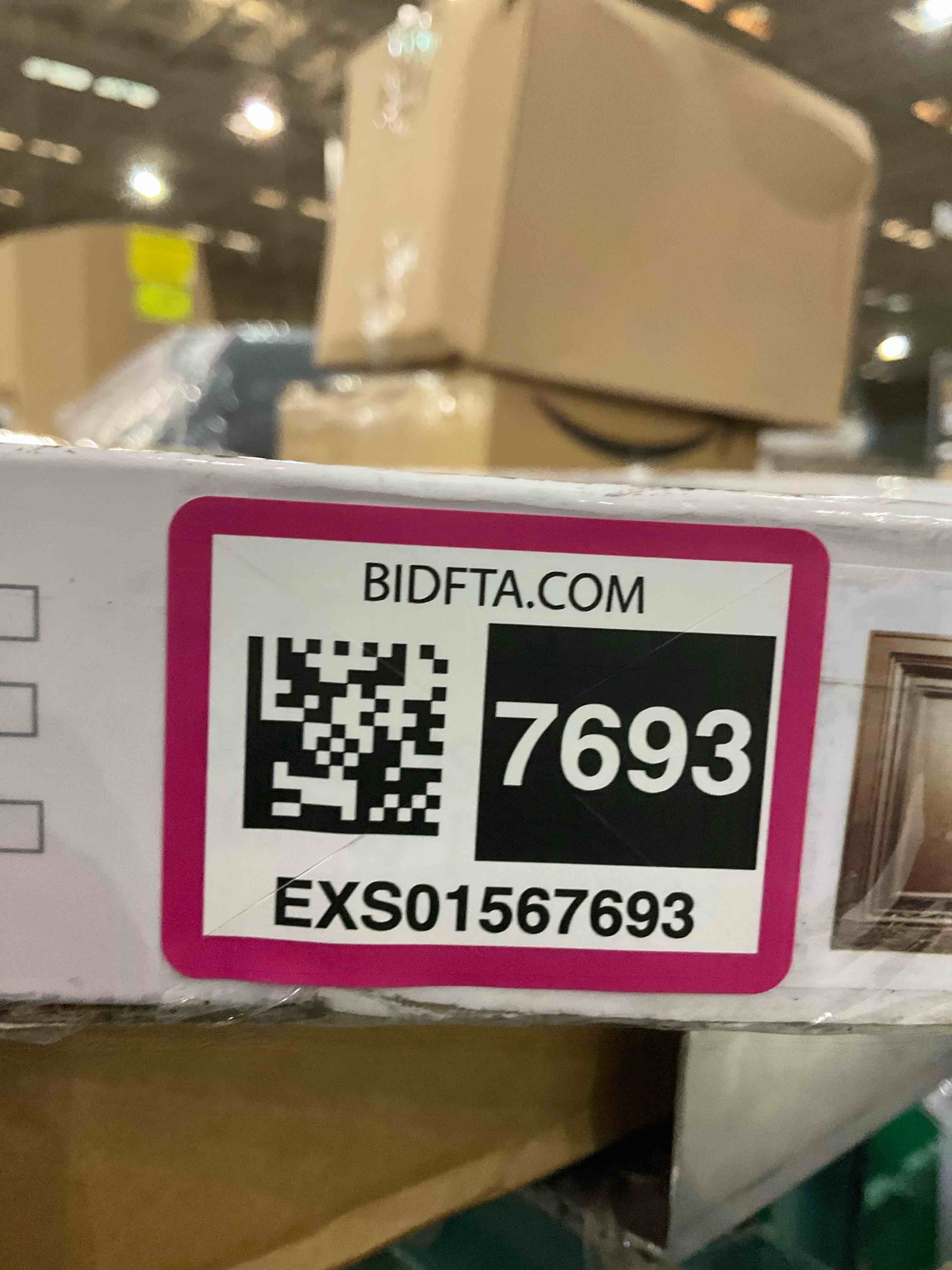https://s3.amazonaws.com/lotting-images-prod/BargainHunt/EXS01567693_1716204066072.jpeg