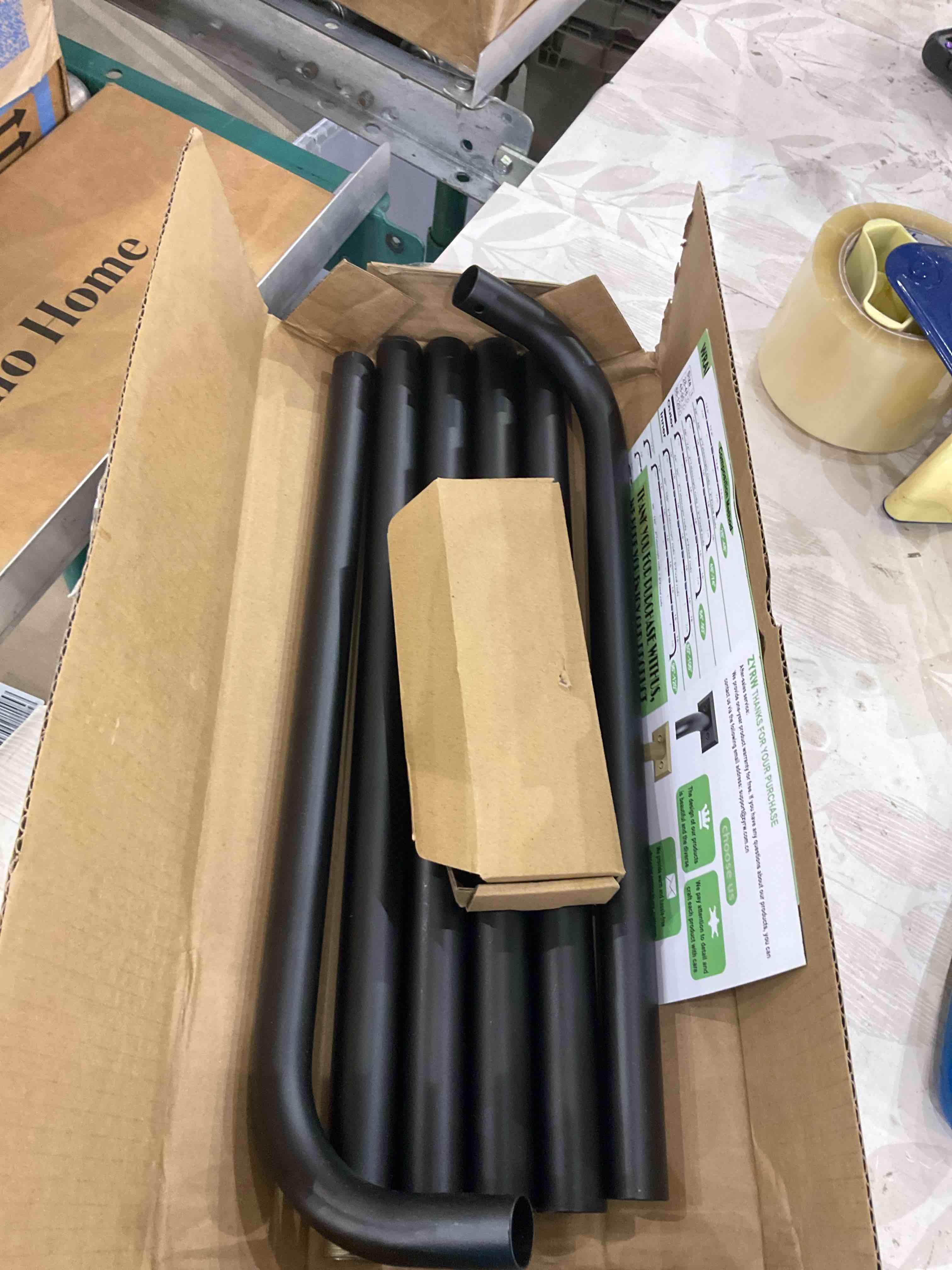 https://s3.amazonaws.com/lotting-images-prod/BargainHunt/EXS01567700_1716205051089.jpeg