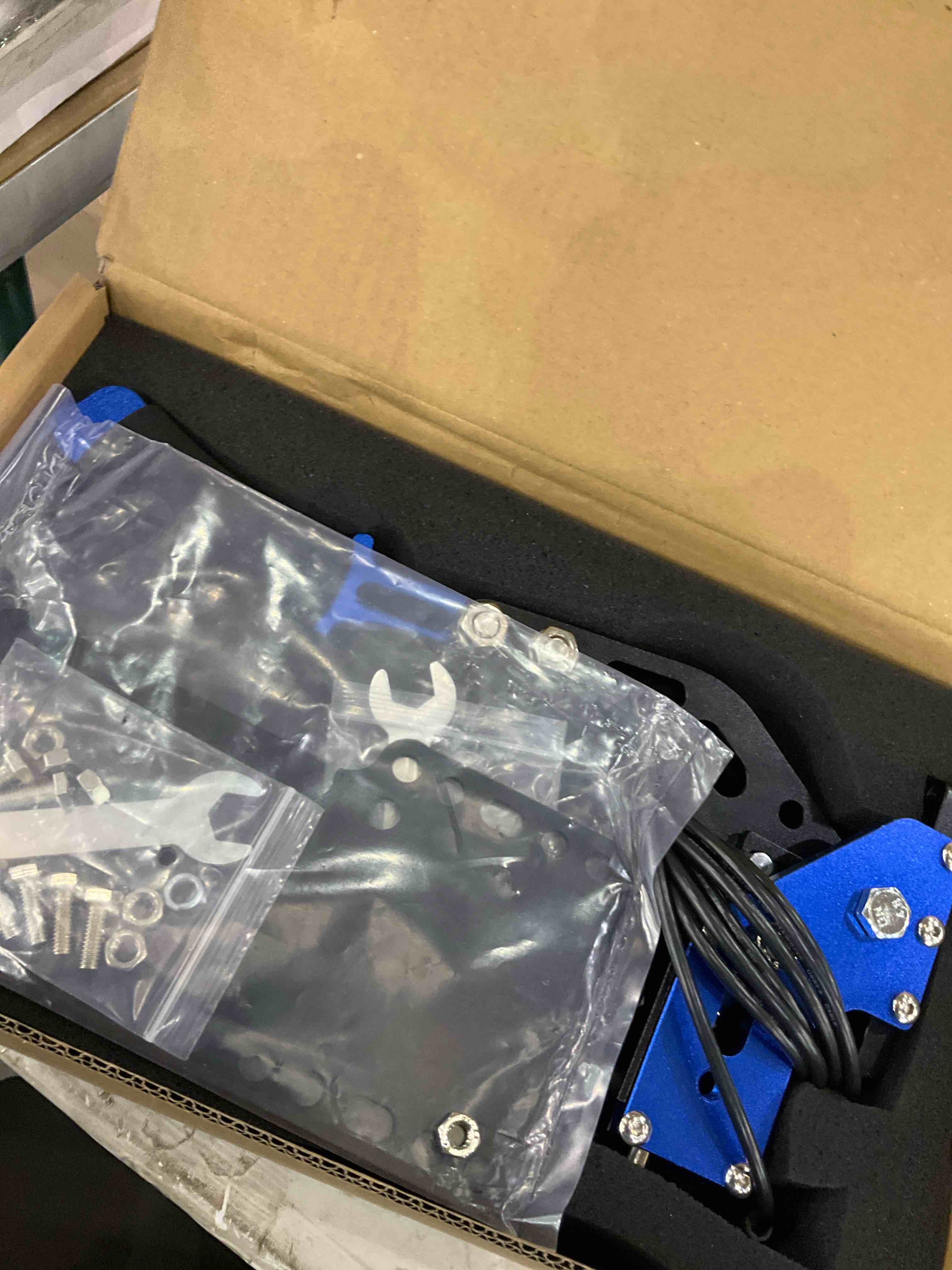 https://s3.amazonaws.com/lotting-images-prod/BargainHunt/EXS01567707_1716205682214.jpeg
