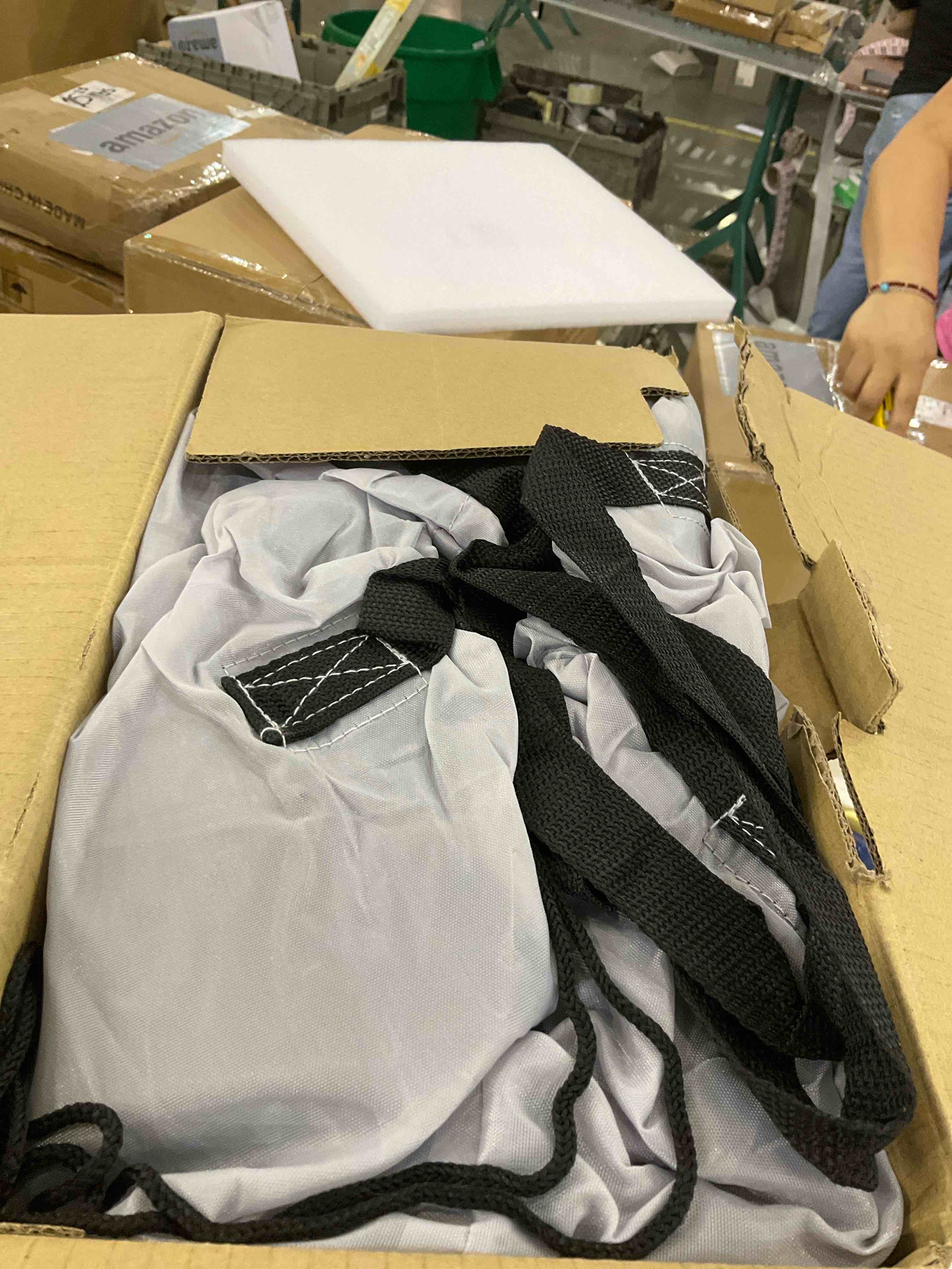 https://s3.amazonaws.com/lotting-images-prod/BargainHunt/EXS01567827_1716223742225.jpeg