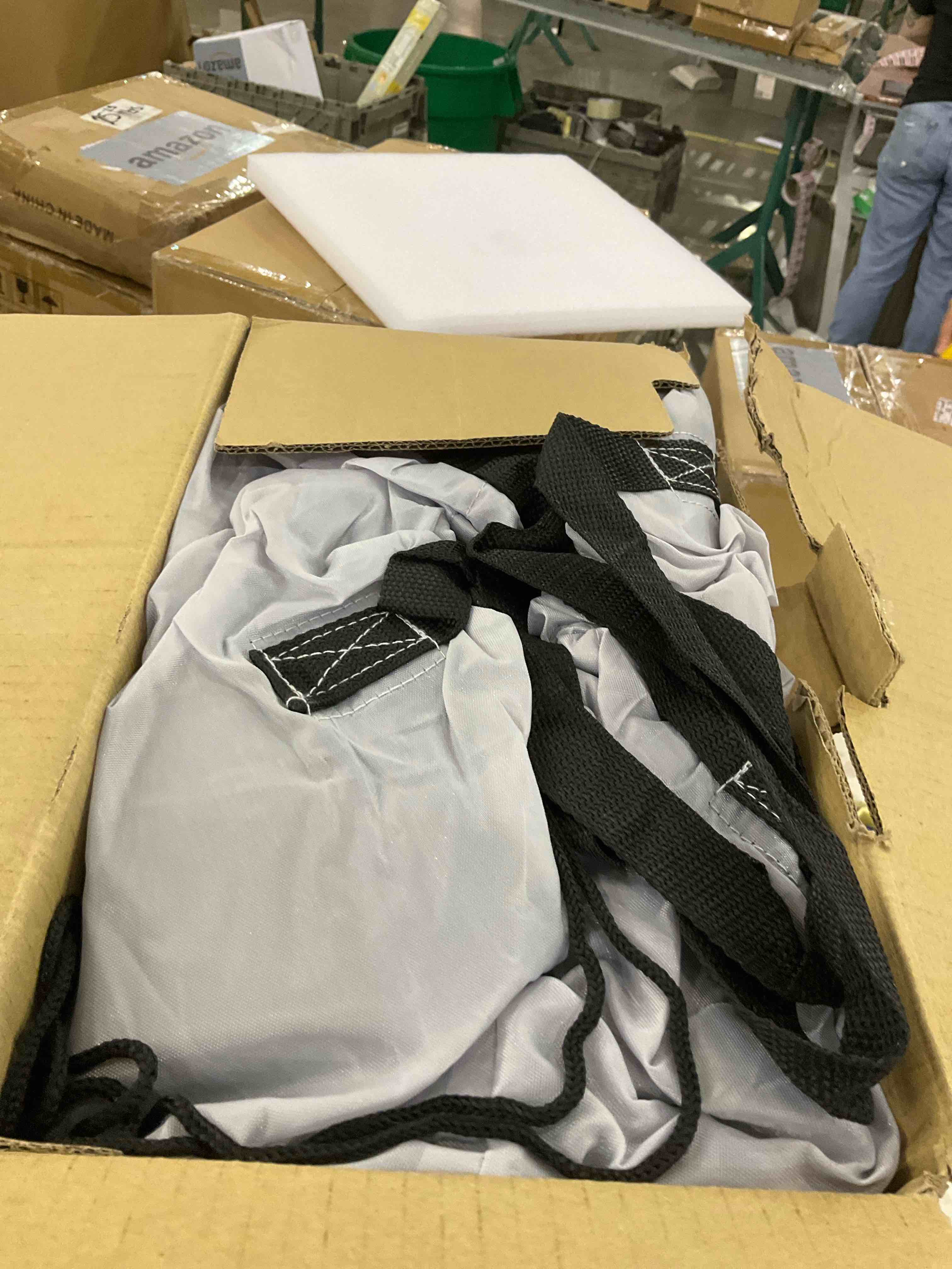 https://s3.amazonaws.com/lotting-images-prod/BargainHunt/EXS01567827_1716223744290.jpeg