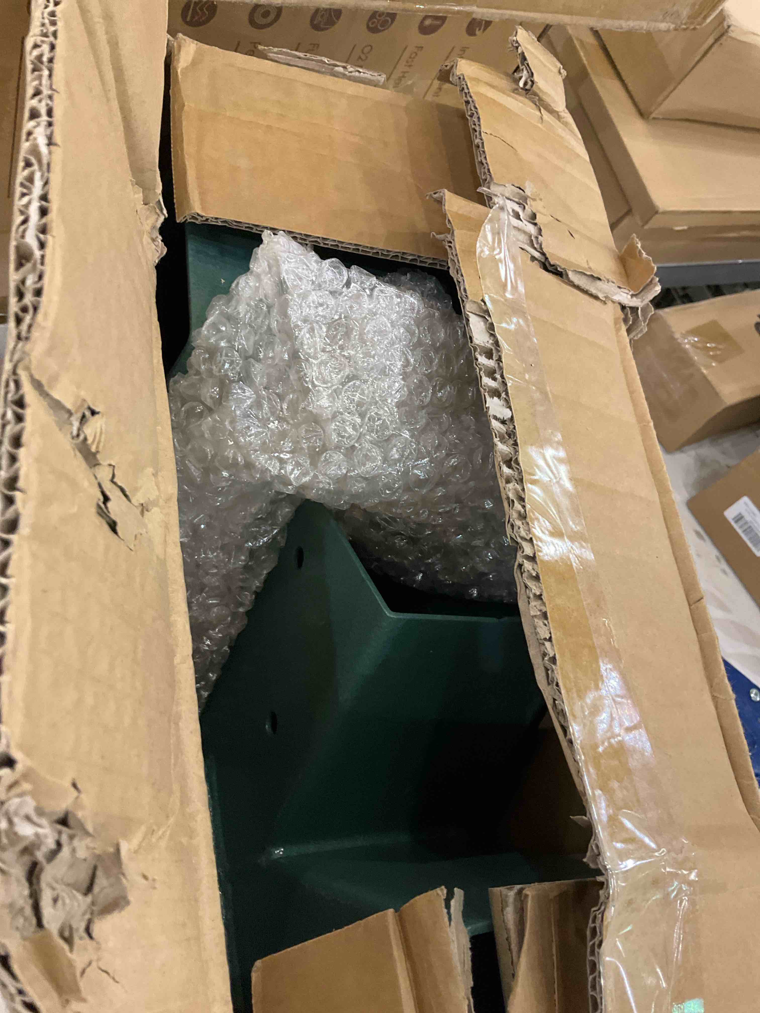 https://s3.amazonaws.com/lotting-images-prod/BargainHunt/EXS01567940_1716295848983.jpeg