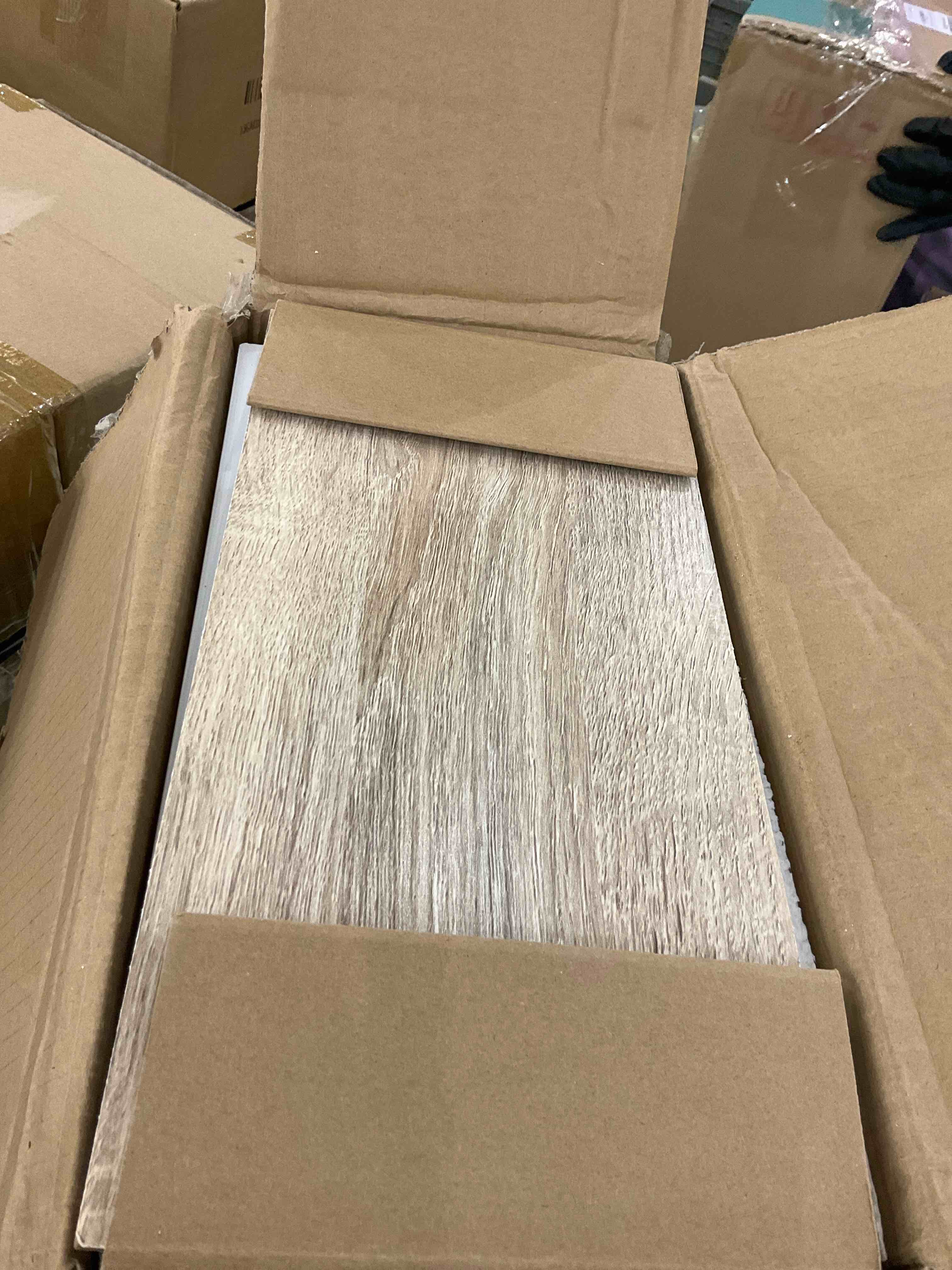 https://s3.amazonaws.com/lotting-images-prod/BargainHunt/EXS01567952_1716298792271.jpeg
