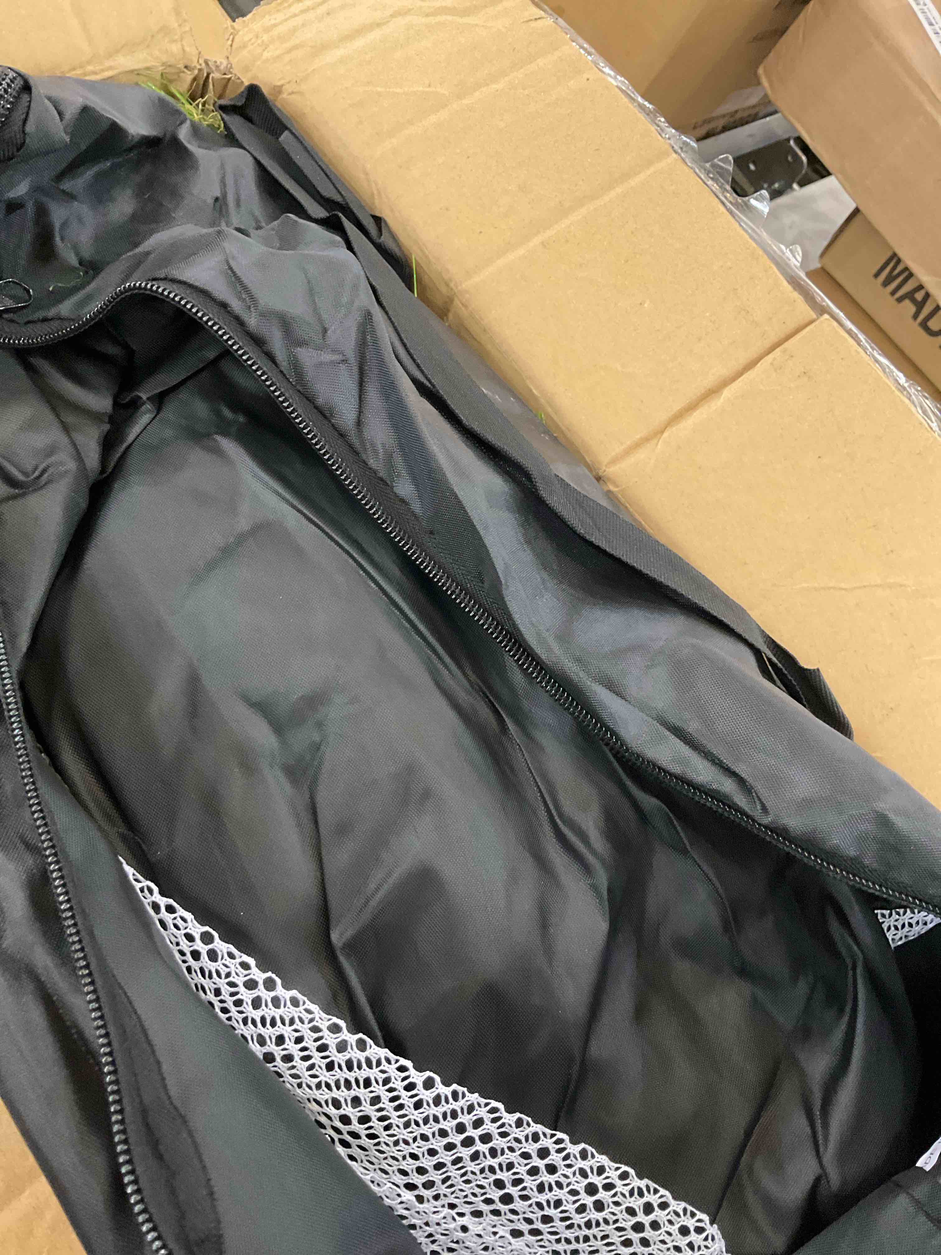 https://s3.amazonaws.com/lotting-images-prod/BargainHunt/EXS01567953_1716298918472.jpeg