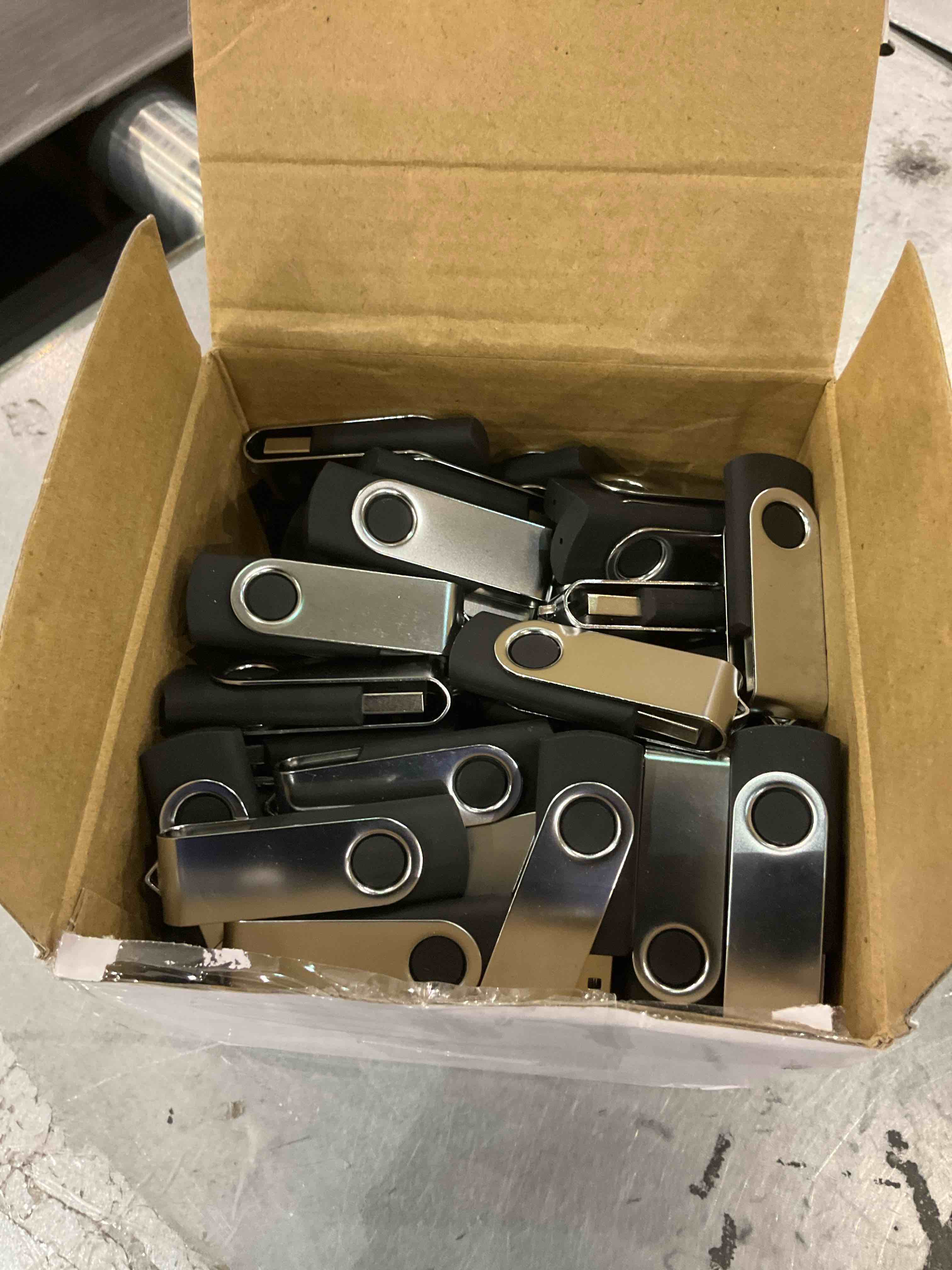 https://s3.amazonaws.com/lotting-images-prod/BargainHunt/EXS01568004_1715859225652.jpeg