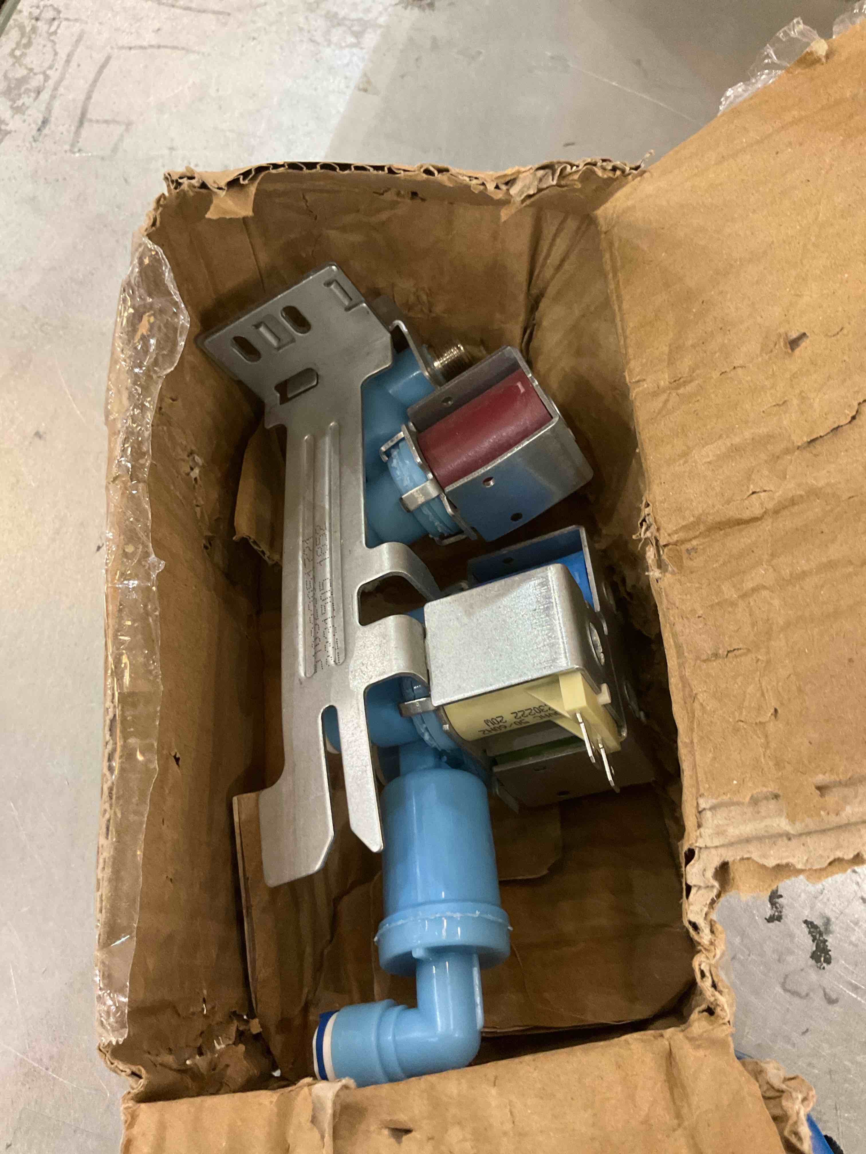 https://s3.amazonaws.com/lotting-images-prod/BargainHunt/EXS01568120_1715879888259.jpeg