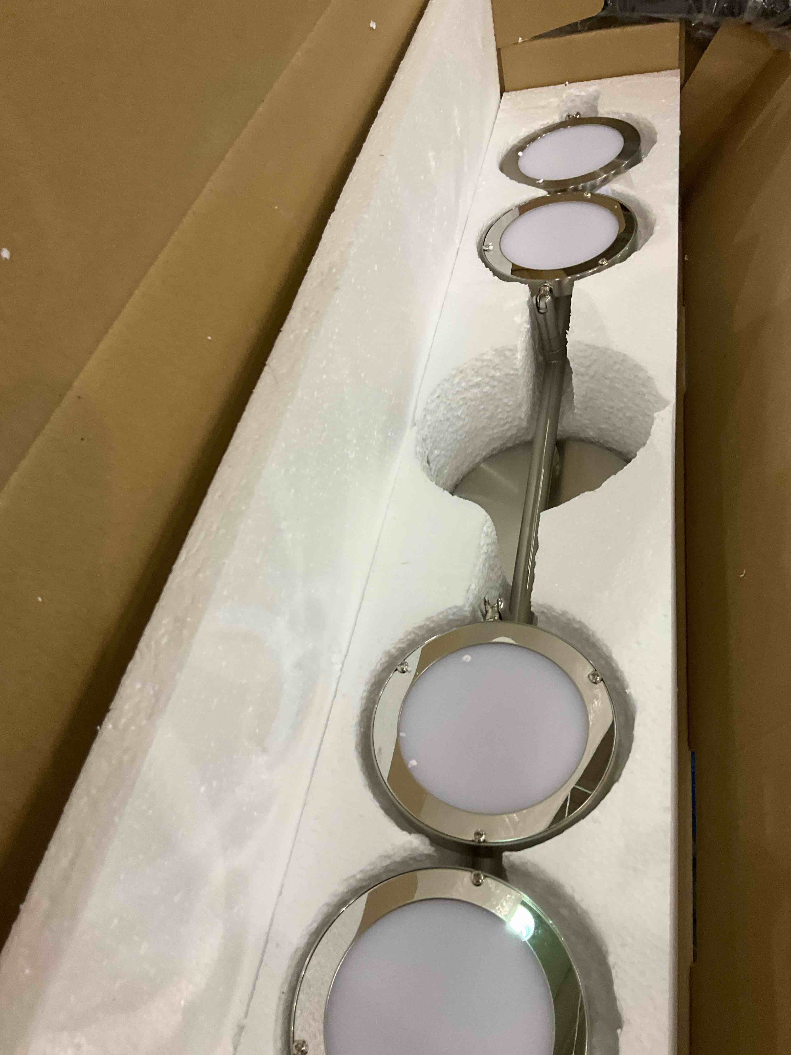 https://s3.amazonaws.com/lotting-images-prod/BargainHunt/EXS01568208_1715954874932.jpeg