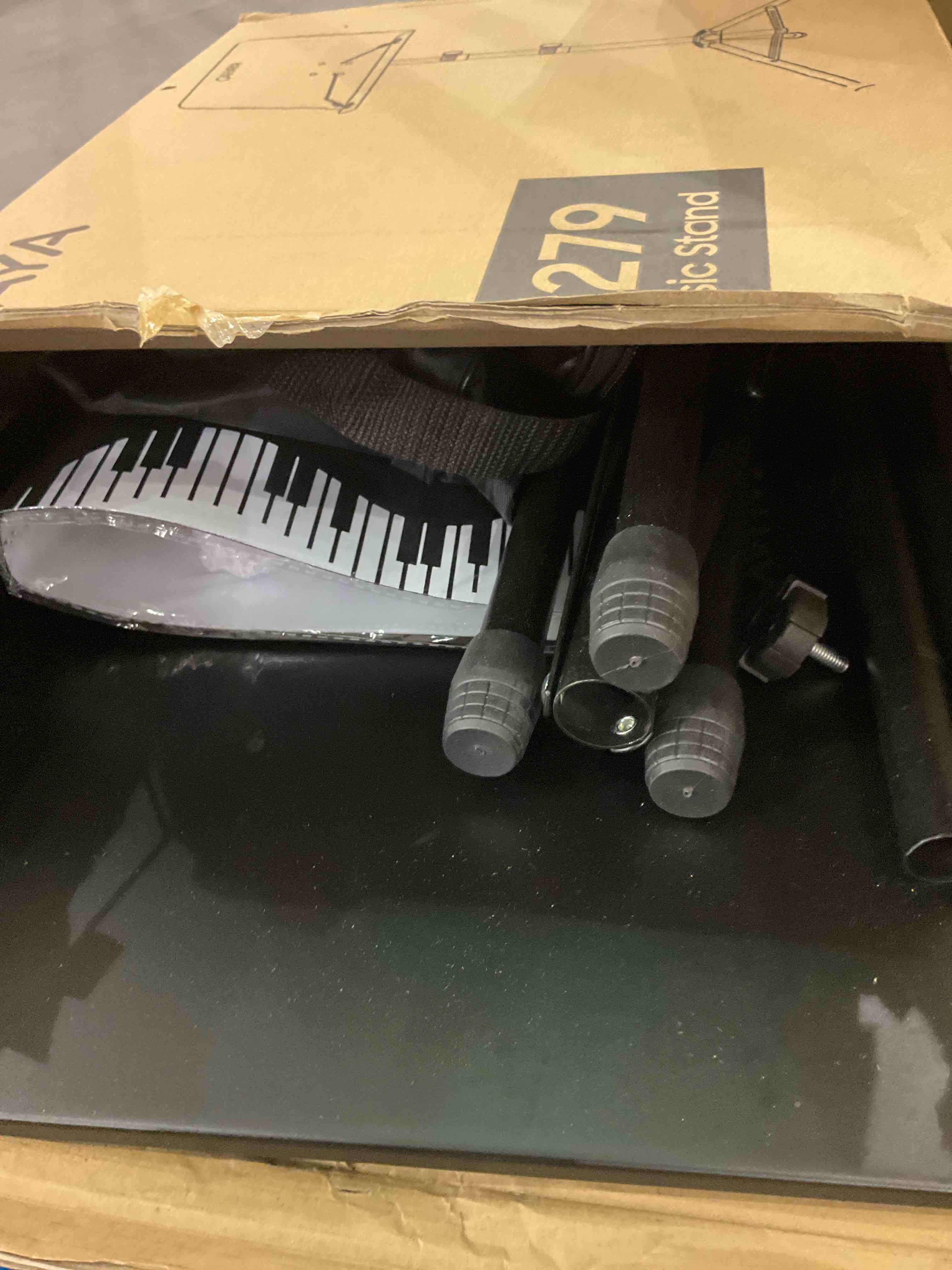 https://s3.amazonaws.com/lotting-images-prod/BargainHunt/EXS01568221_1715957991680.jpeg