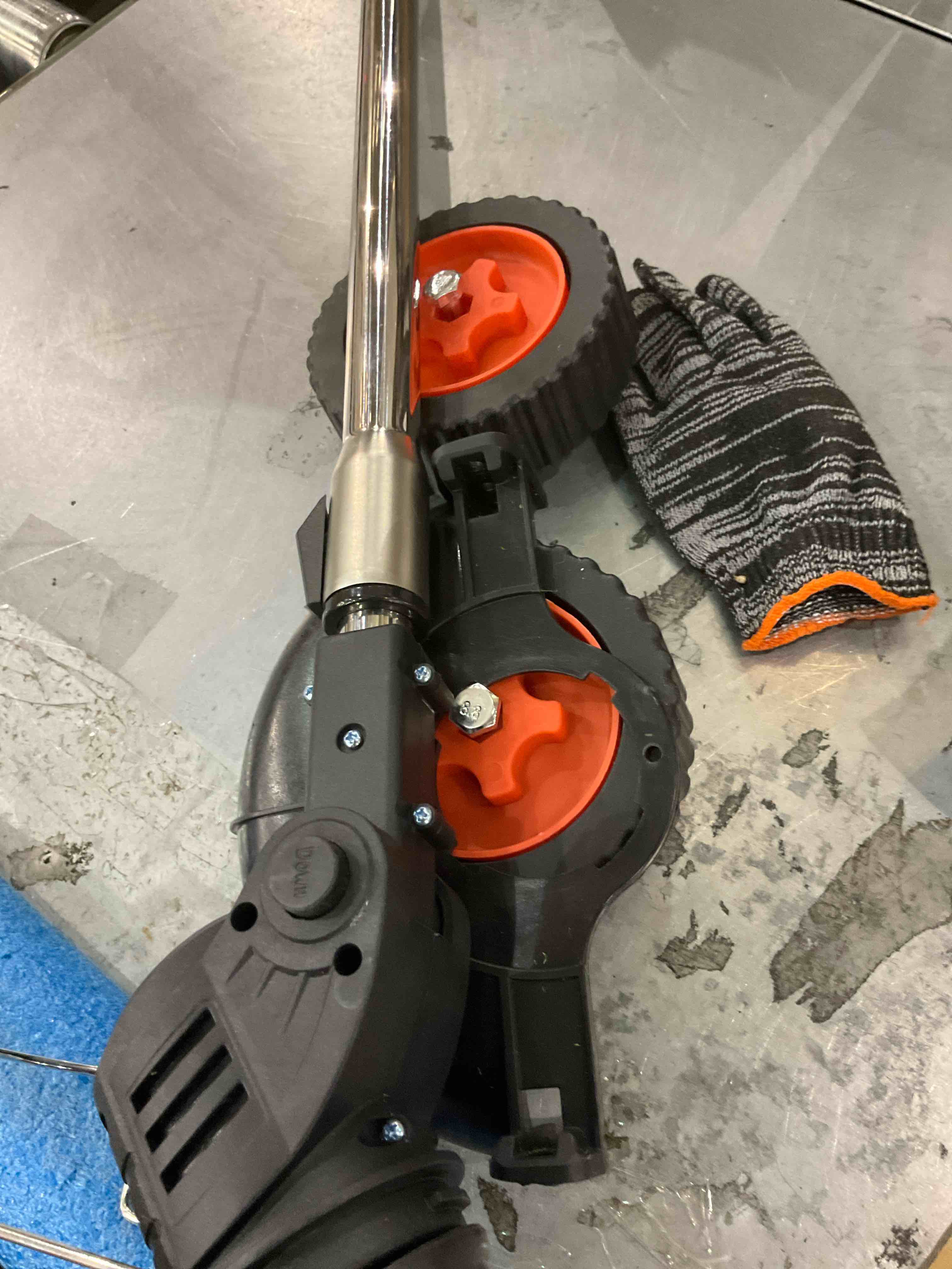 Lithium electric lawn mower