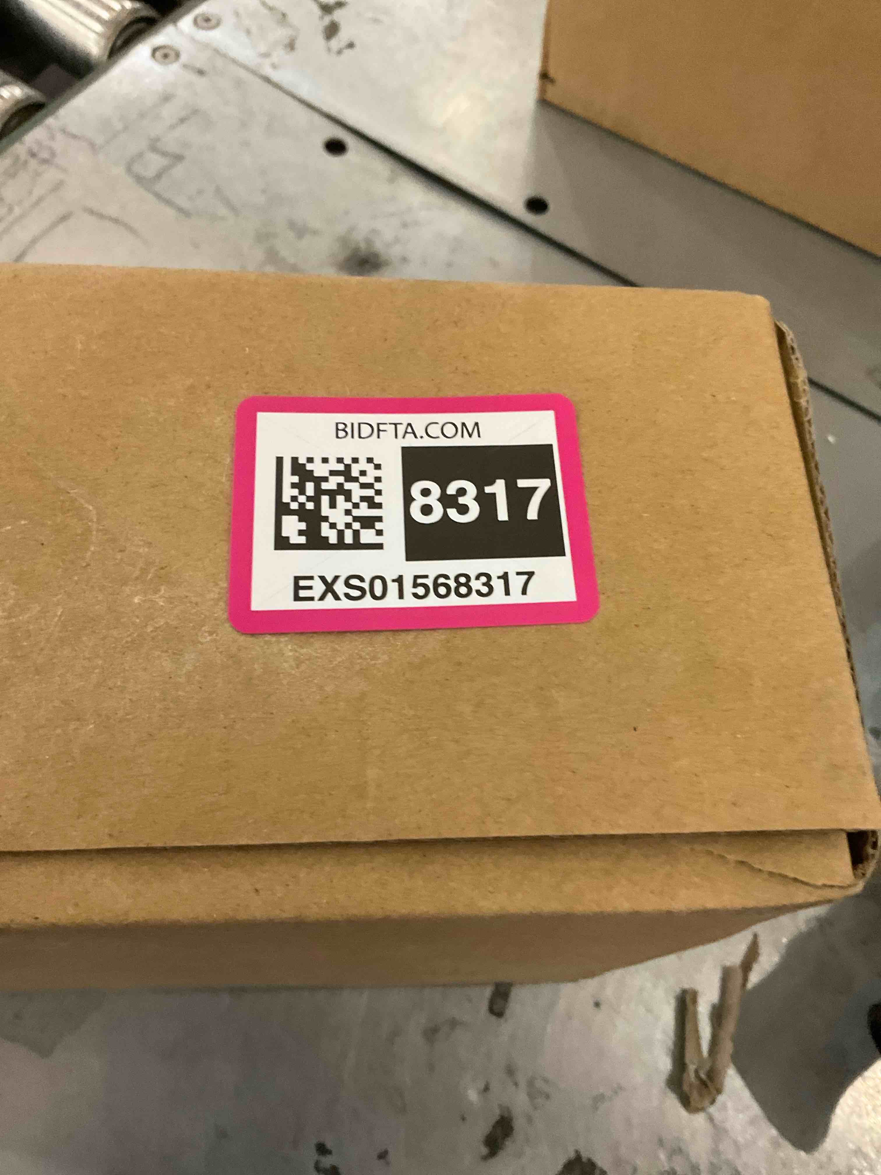 https://s3.amazonaws.com/lotting-images-prod/BargainHunt/EXS01568317_1716216286403.jpeg