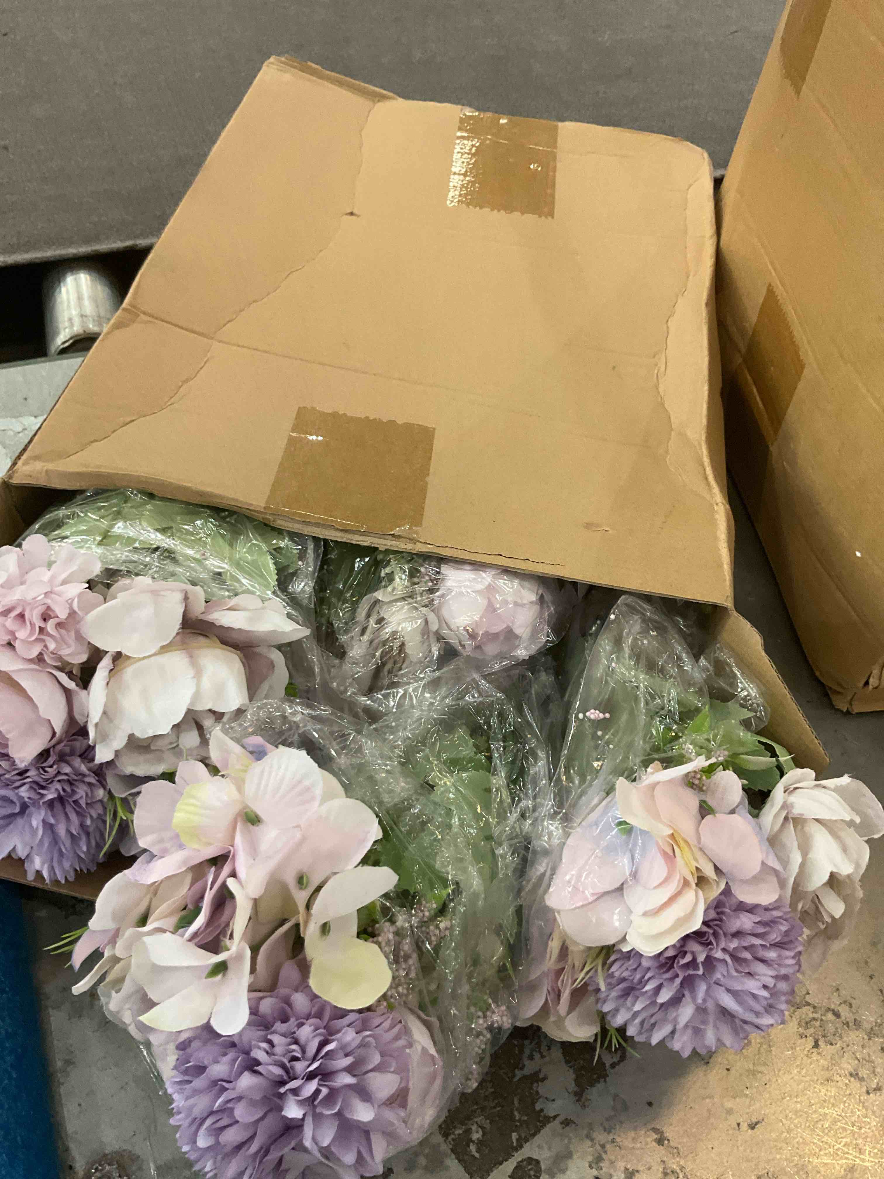 https://s3.amazonaws.com/lotting-images-prod/BargainHunt/EXS01568357_1716225745007.jpeg