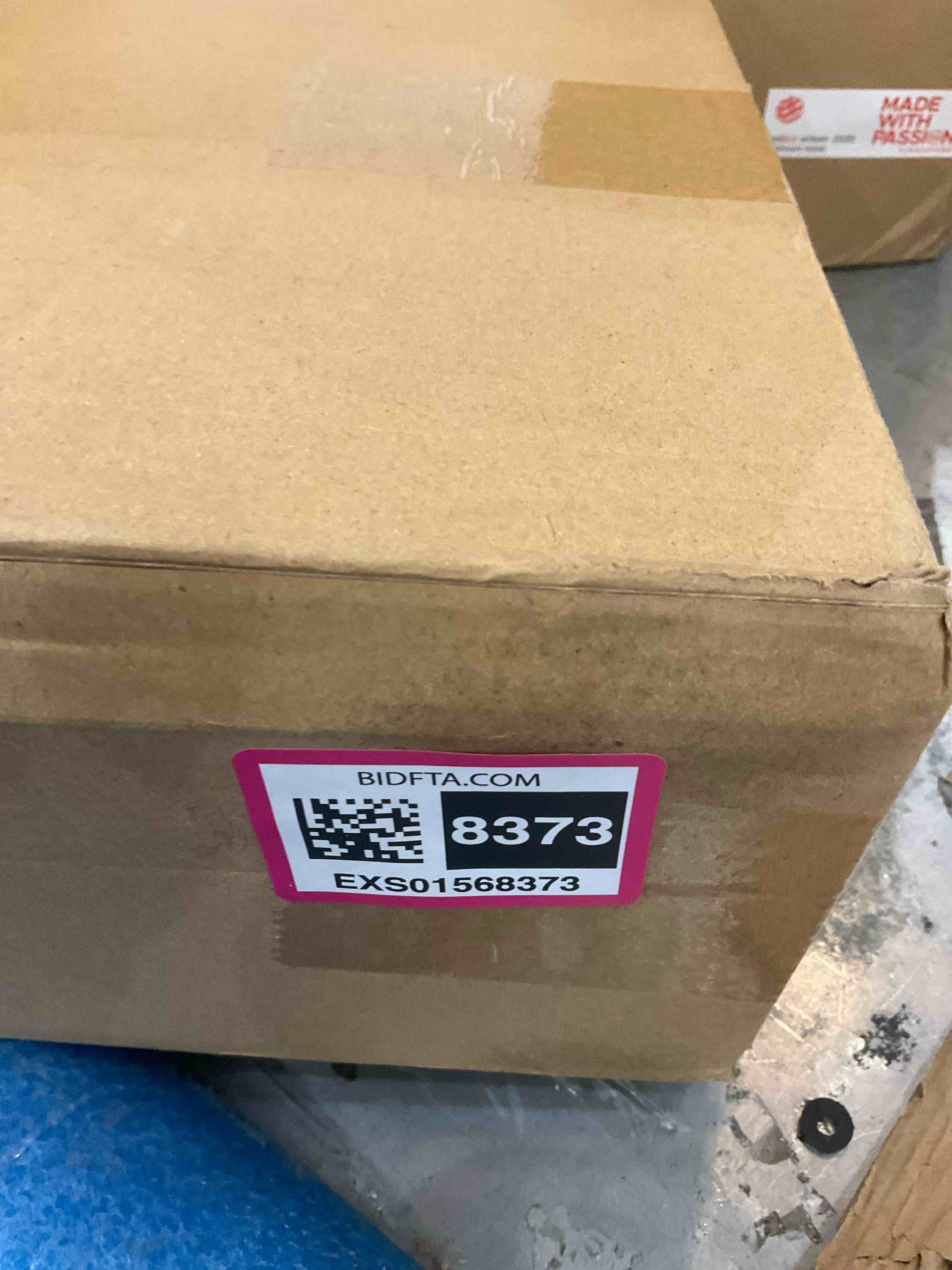 https://s3.amazonaws.com/lotting-images-prod/BargainHunt/EXS01568373_1716227719864.jpeg