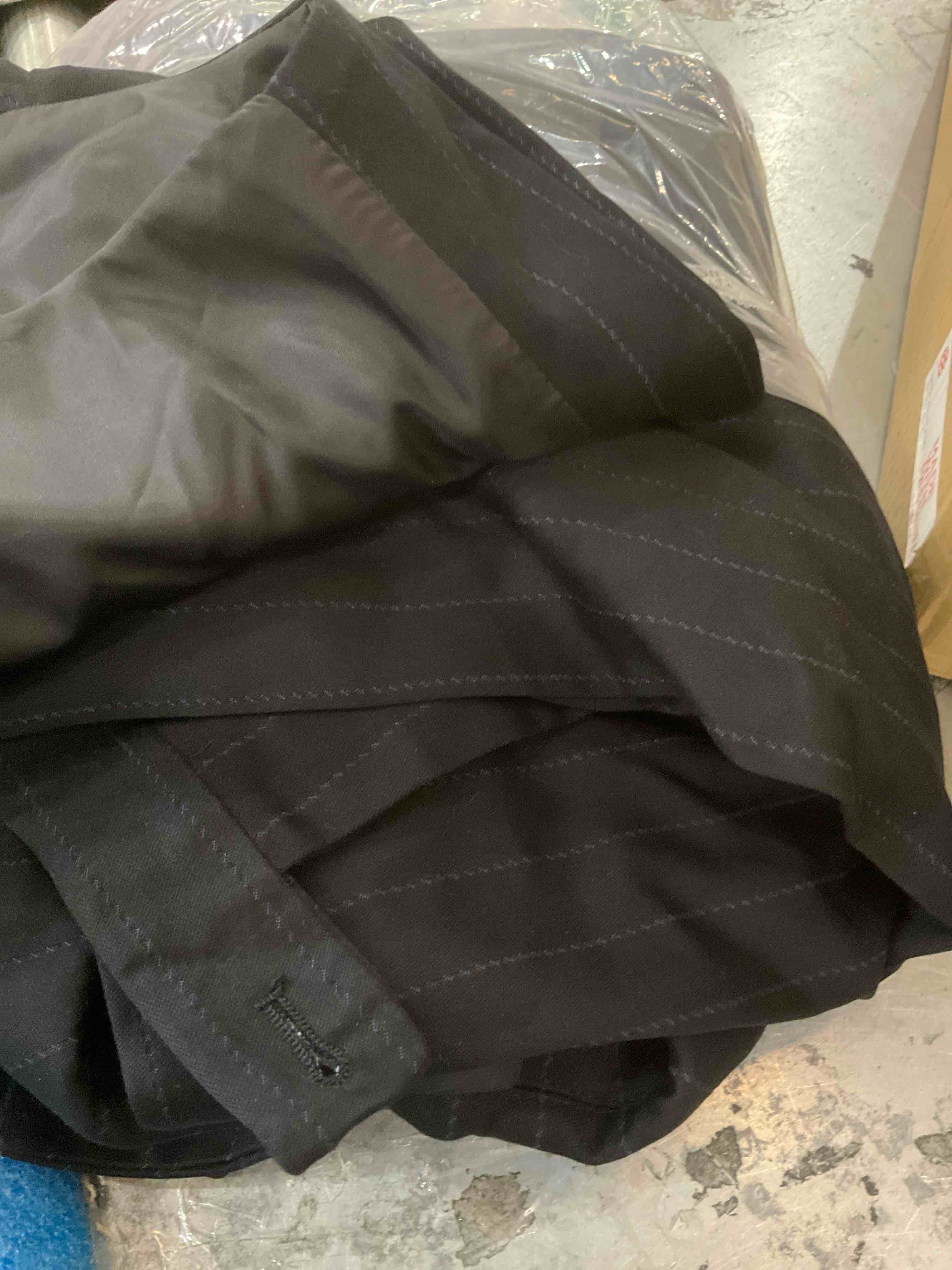 https://s3.amazonaws.com/lotting-images-prod/BargainHunt/EXS01568380_1716230204278.jpeg