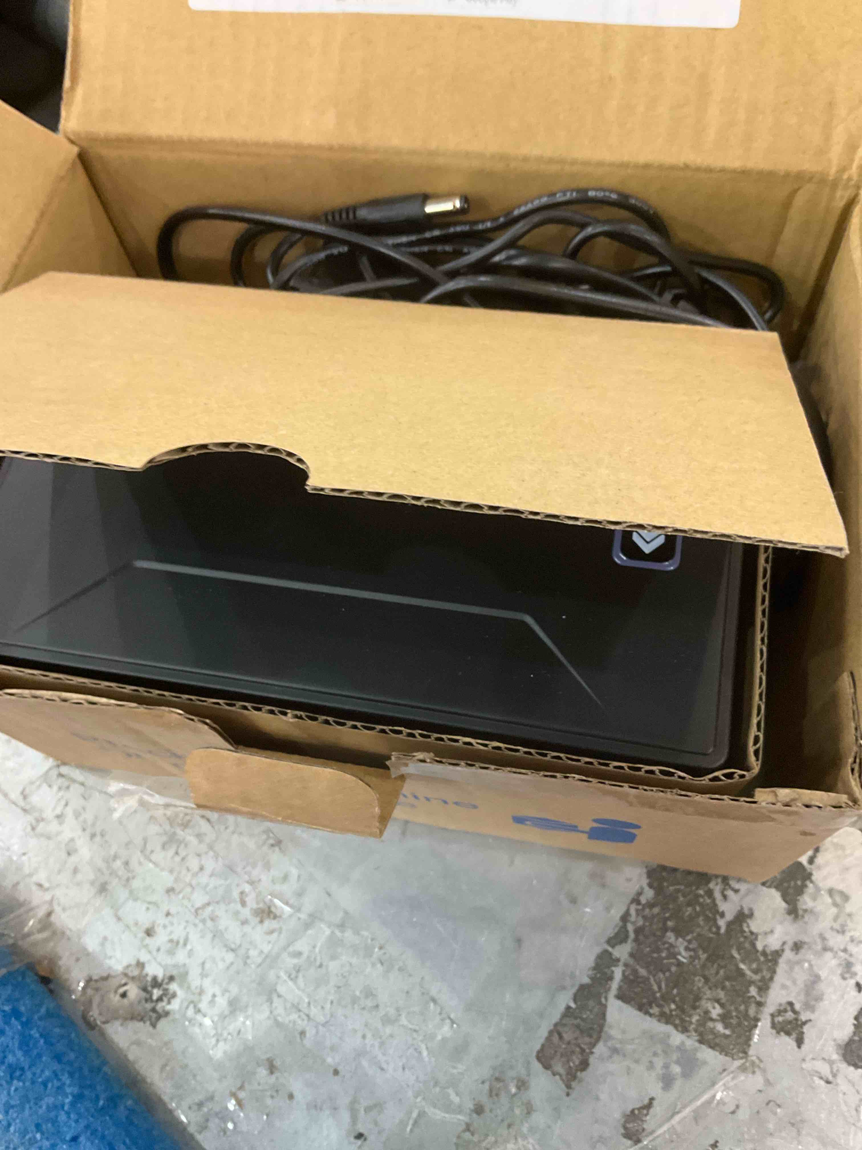 https://s3.amazonaws.com/lotting-images-prod/BargainHunt/EXS01568463_1716303025893.jpeg